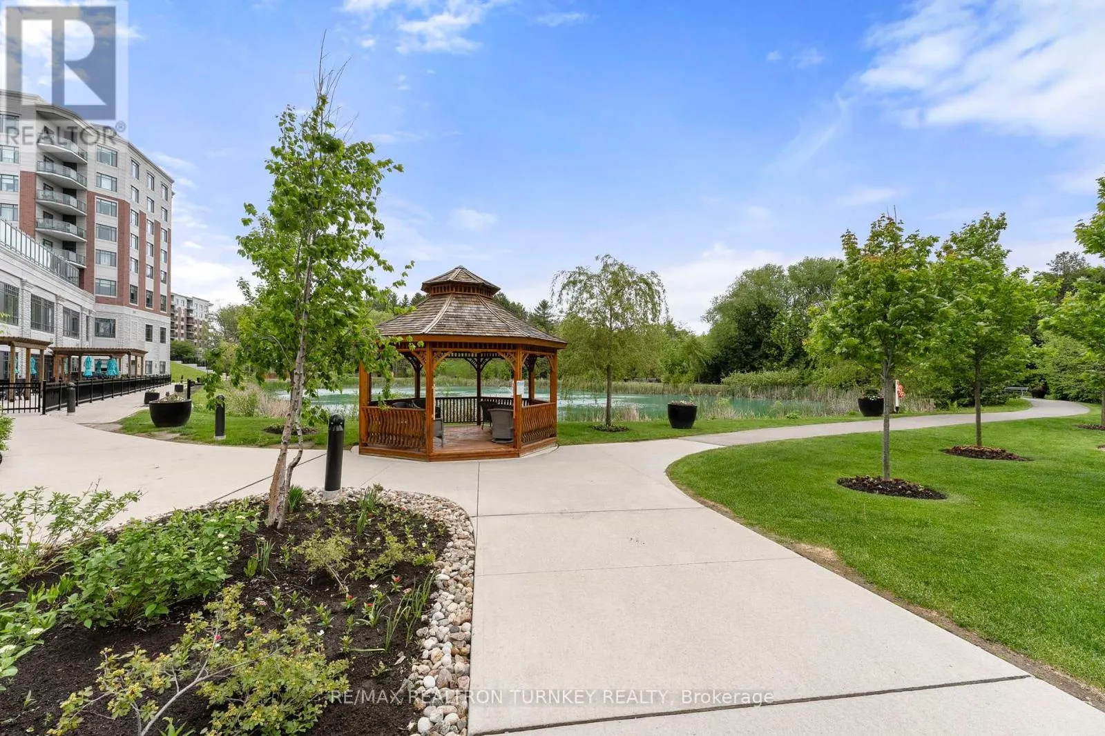 221 - 420 WILLIAM GRAHAM DRIVE