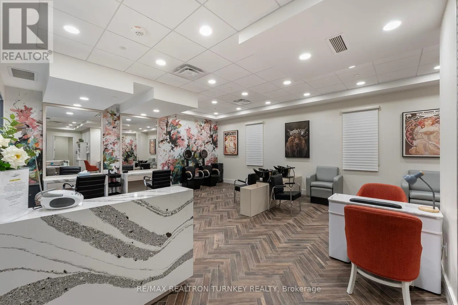 221 - 420 WILLIAM GRAHAM DRIVE