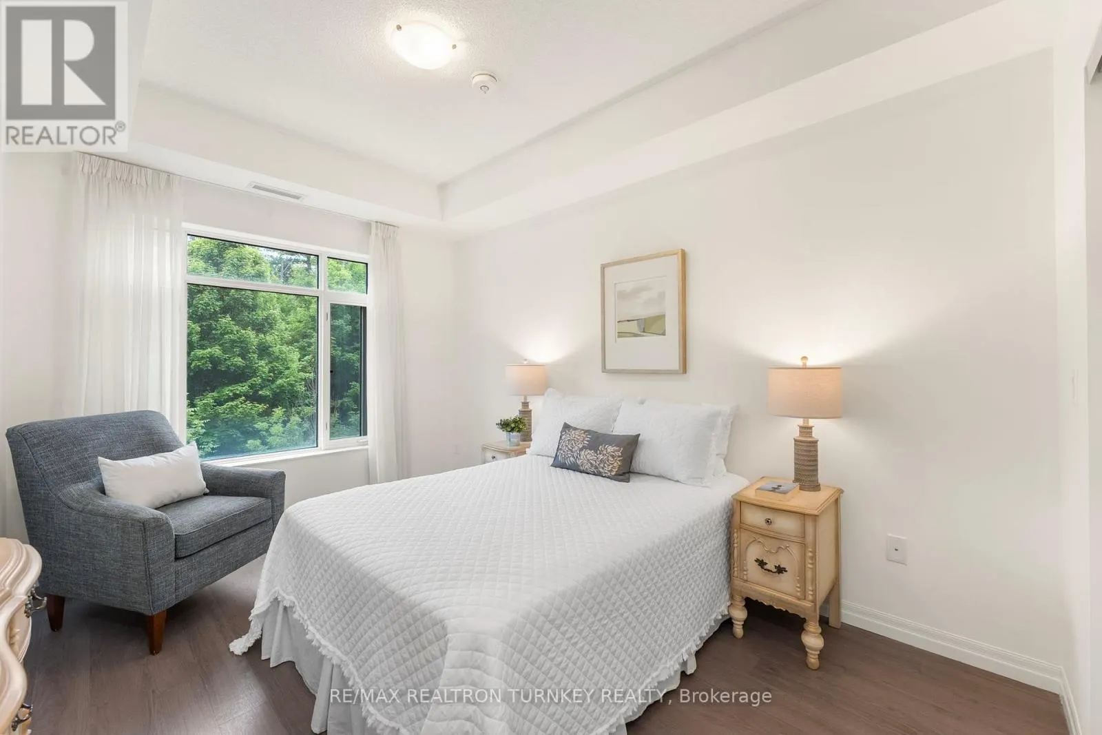 221 - 420 WILLIAM GRAHAM DRIVE