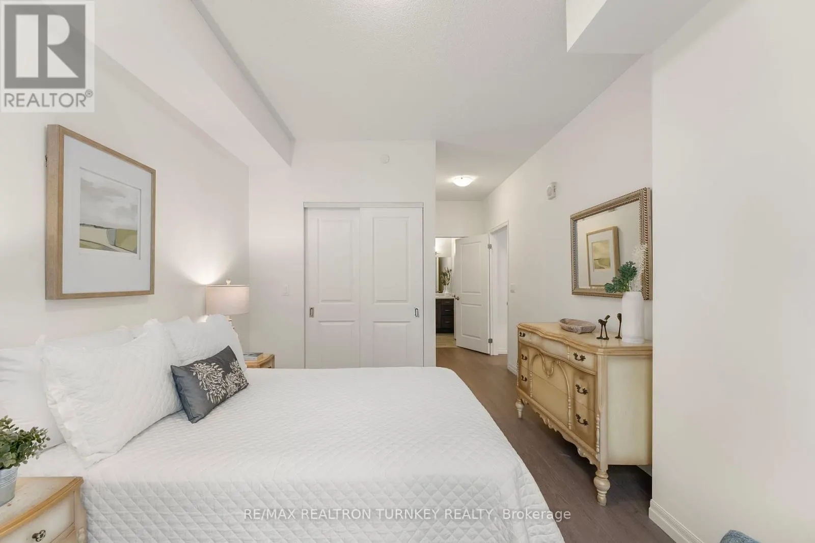 221 - 420 WILLIAM GRAHAM DRIVE