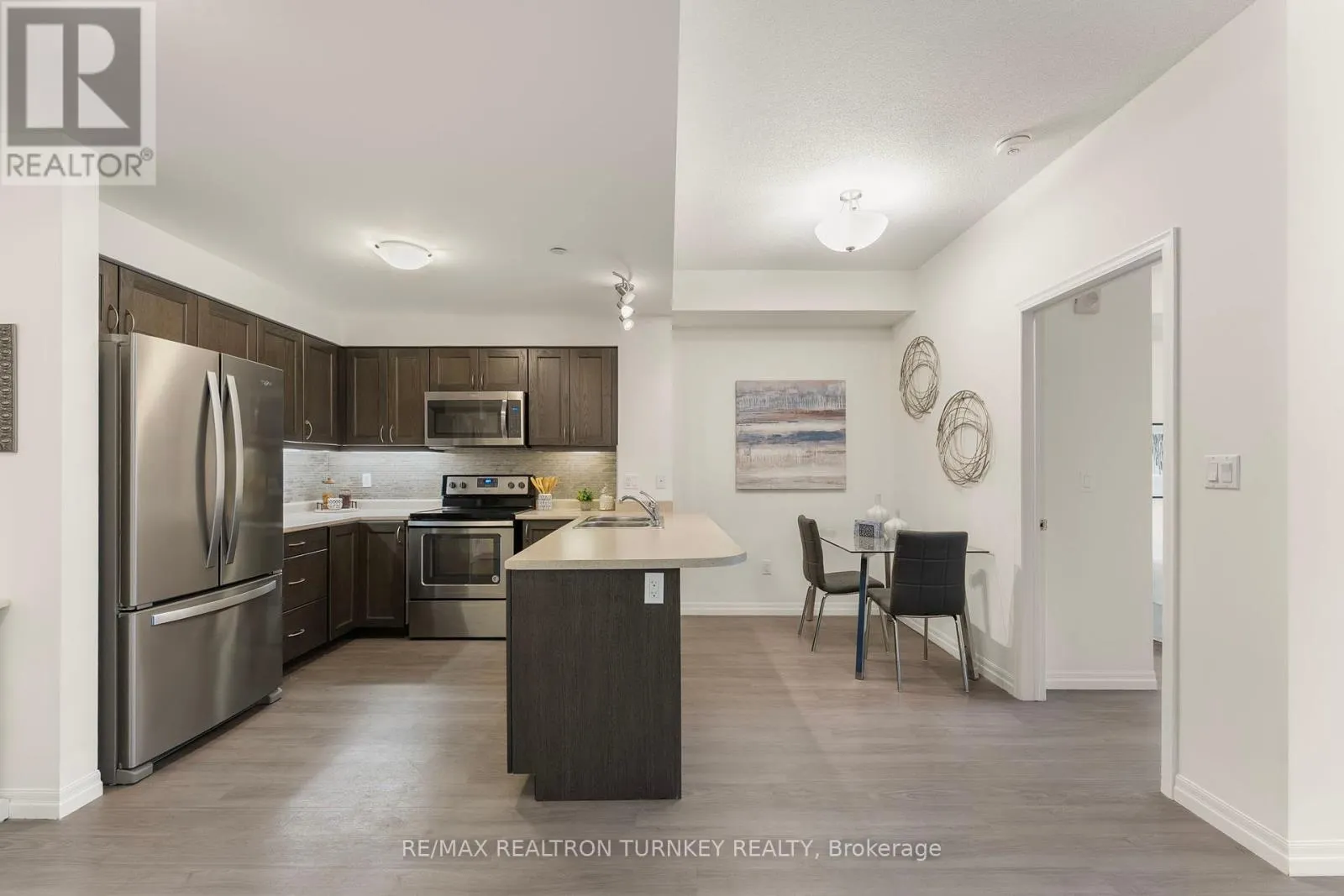 221 - 420 WILLIAM GRAHAM DRIVE
