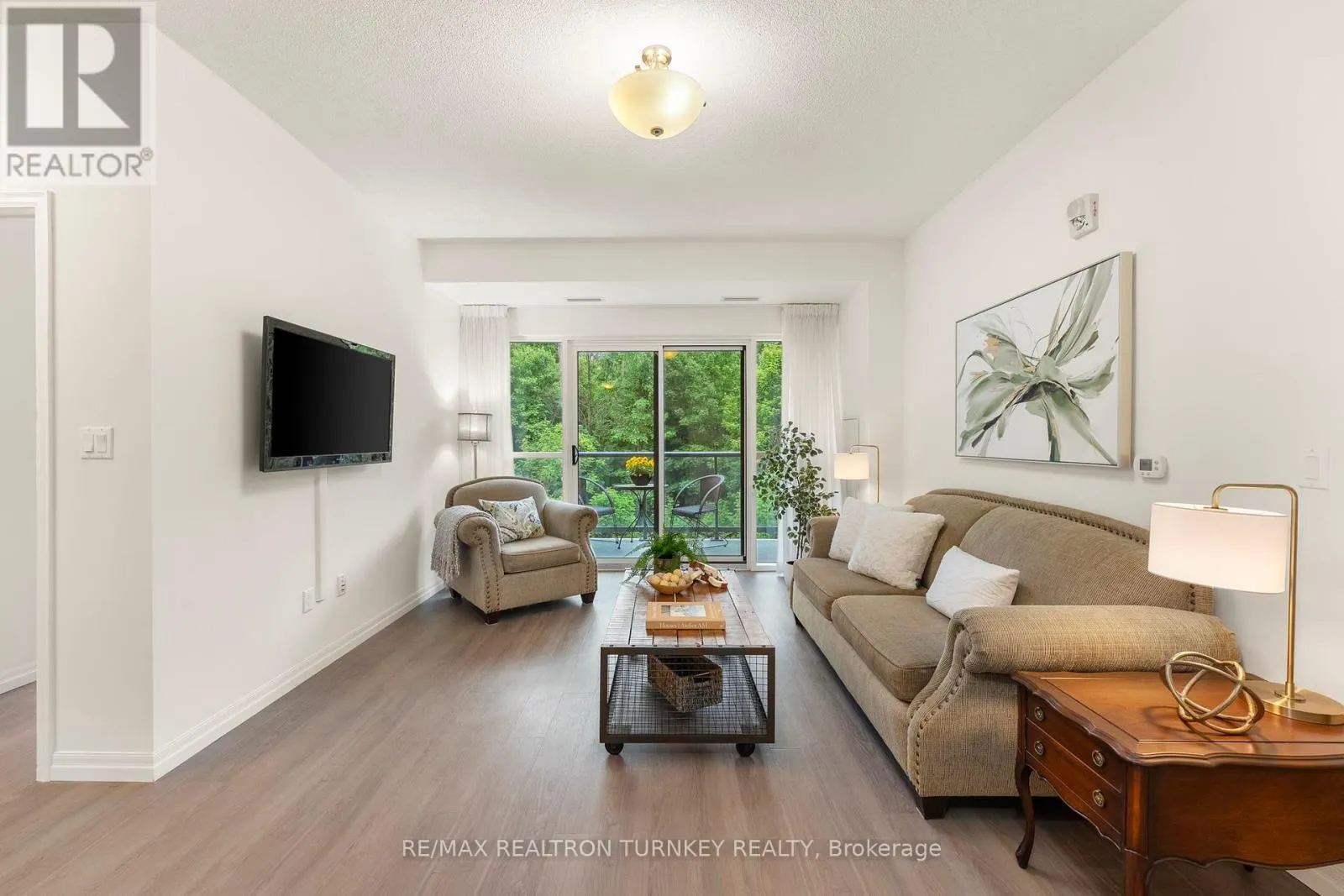 221 - 420 WILLIAM GRAHAM DRIVE