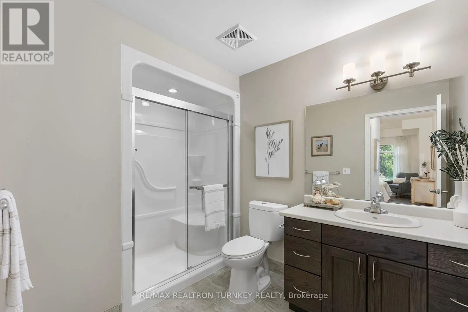 221 - 420 WILLIAM GRAHAM DRIVE