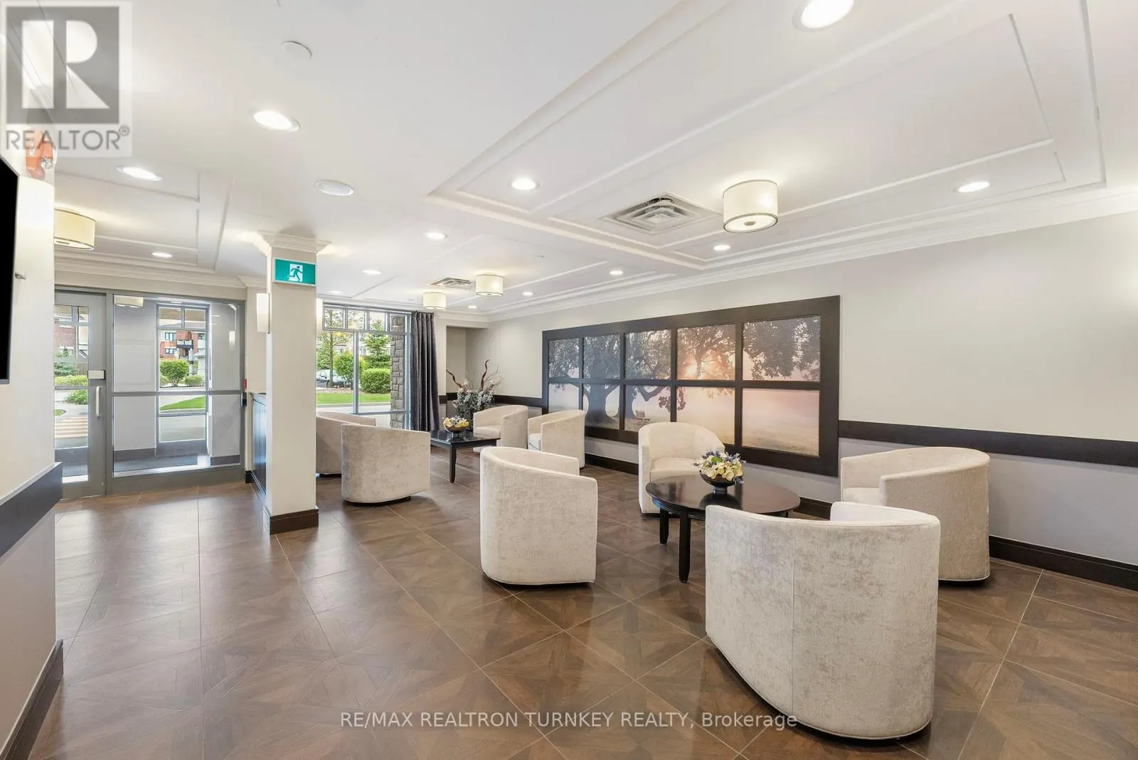221 - 420 WILLIAM GRAHAM DRIVE