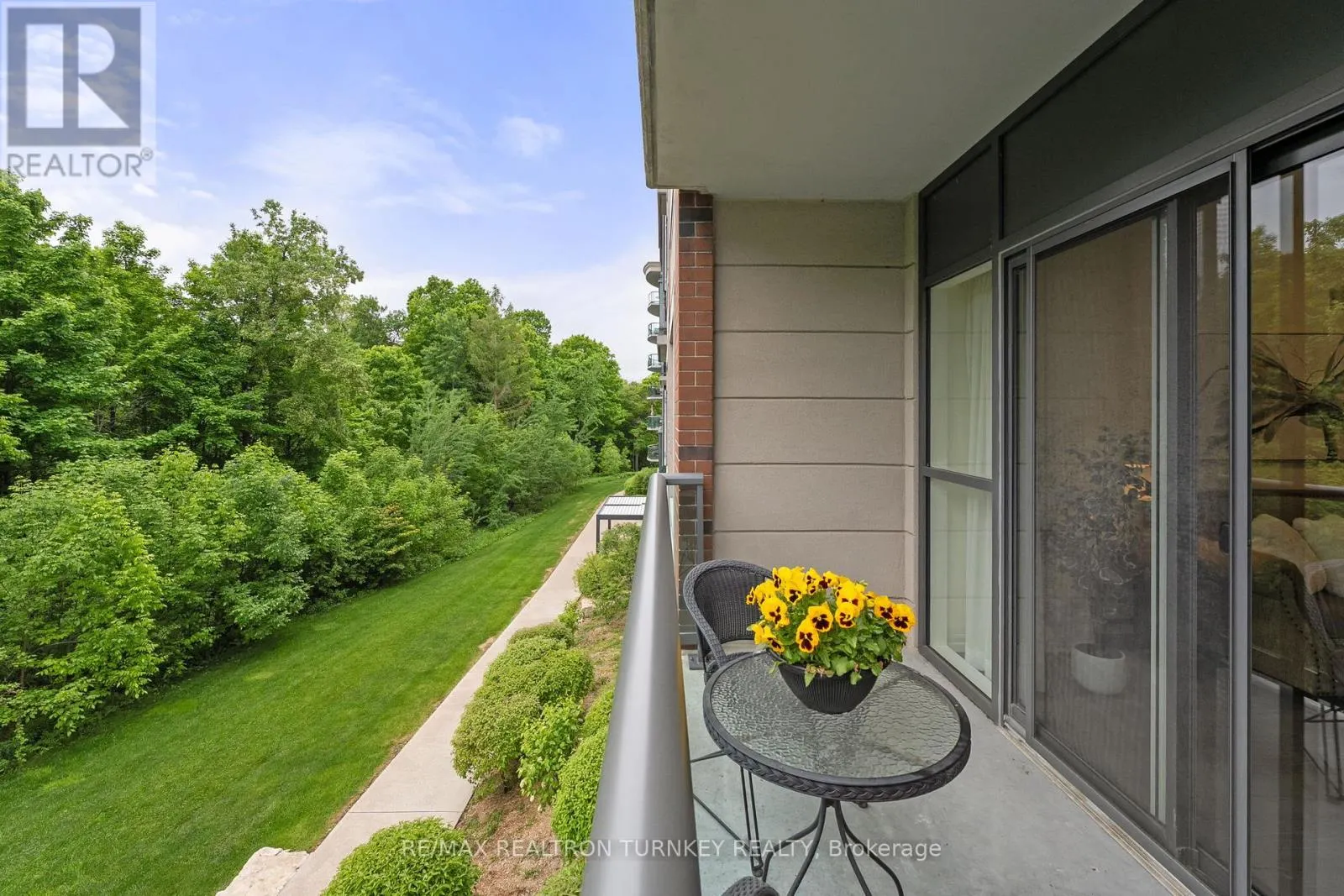 221 - 420 WILLIAM GRAHAM DRIVE