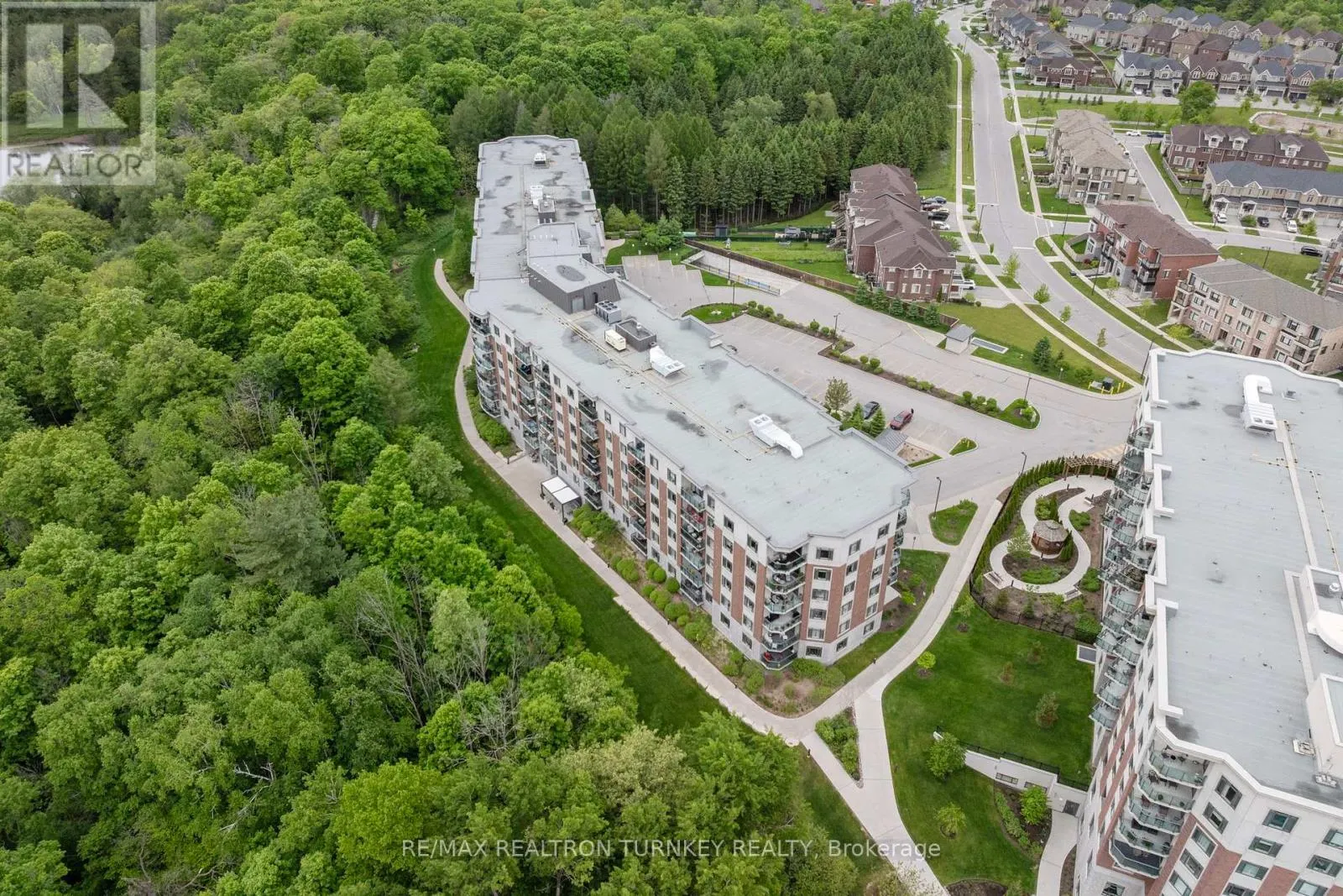 221 - 420 WILLIAM GRAHAM DRIVE