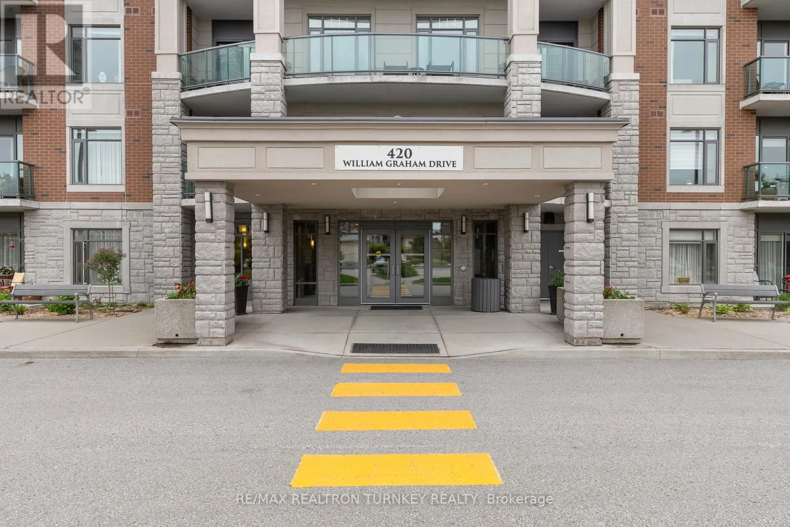 221 - 420 WILLIAM GRAHAM DRIVE