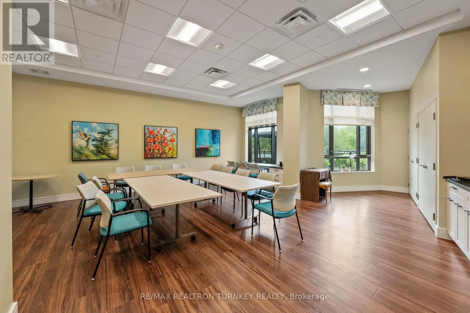 221 - 420 WILLIAM GRAHAM DRIVE