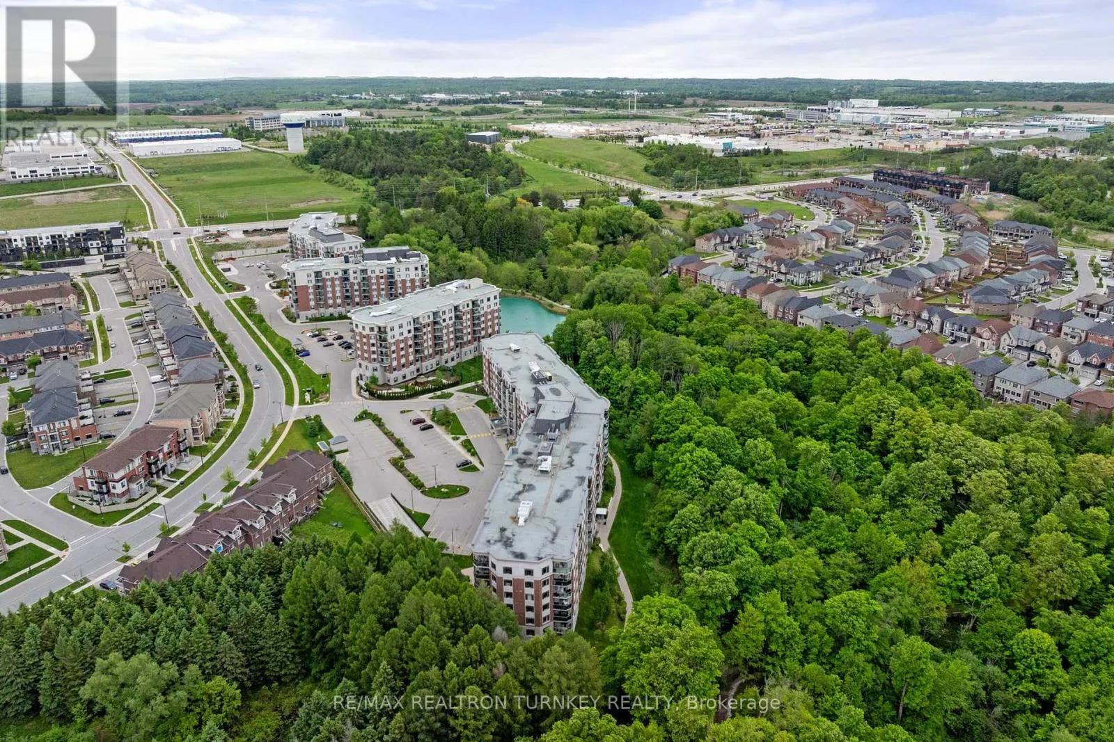 221 - 420 WILLIAM GRAHAM DRIVE