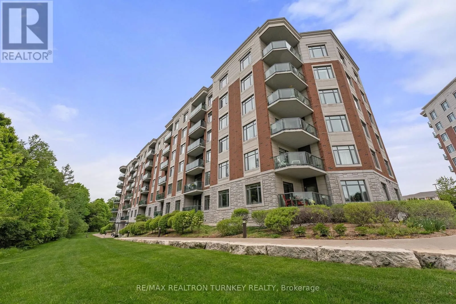 221 - 420 WILLIAM GRAHAM DRIVE