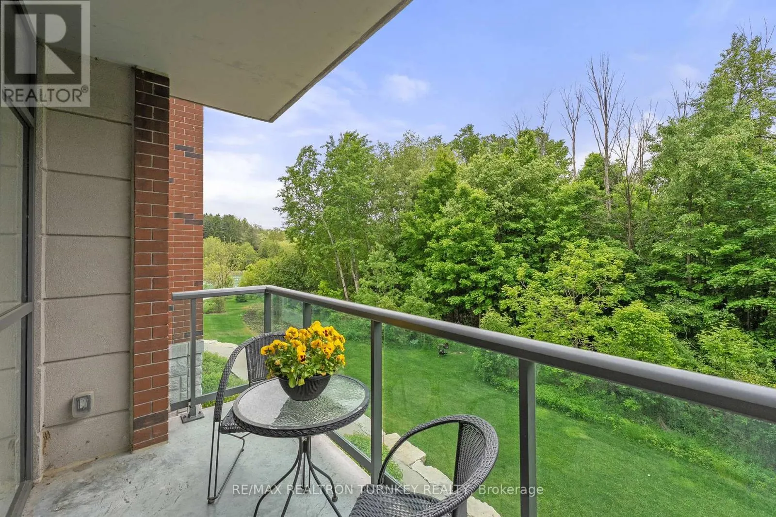221 - 420 WILLIAM GRAHAM DRIVE