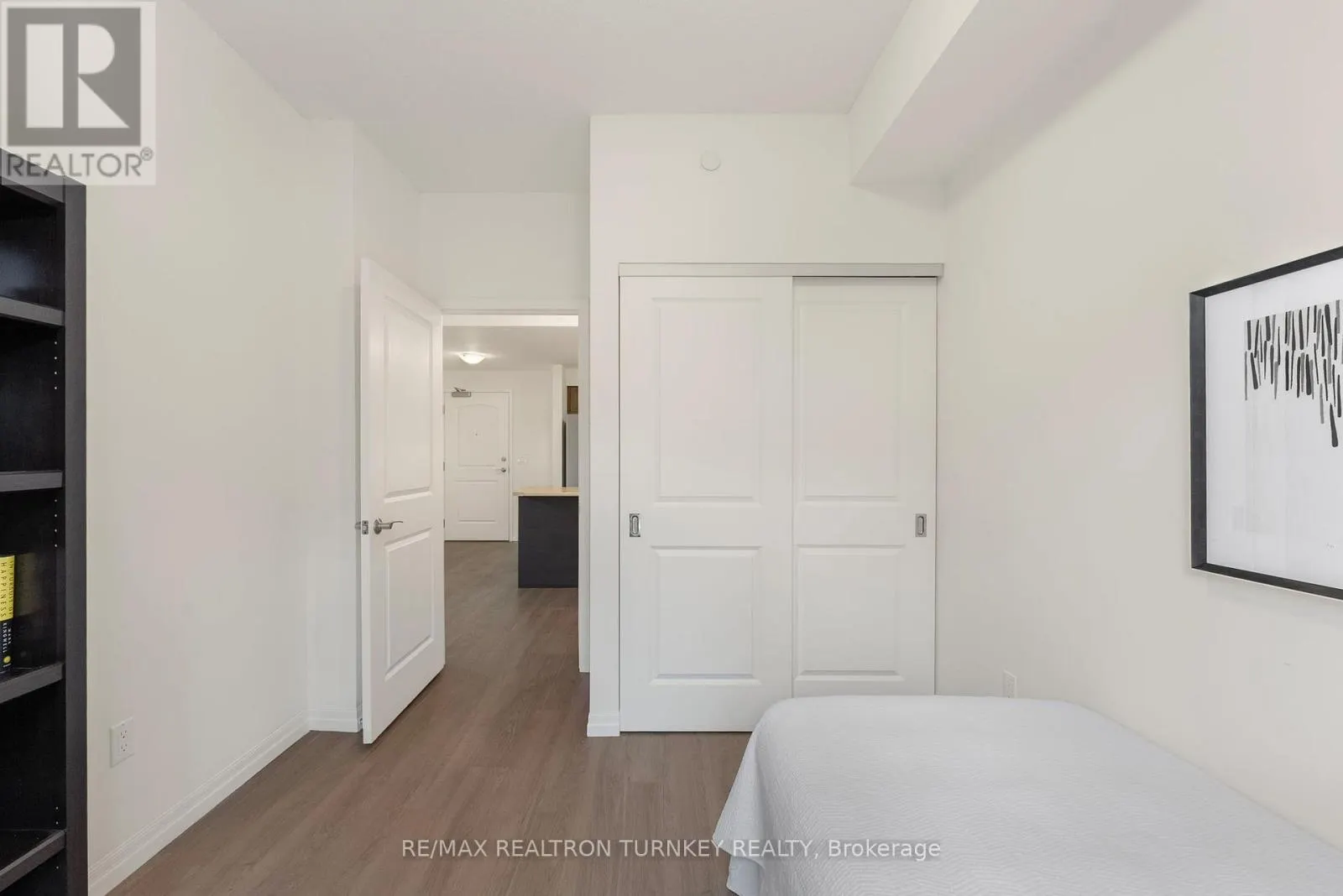 221 - 420 WILLIAM GRAHAM DRIVE