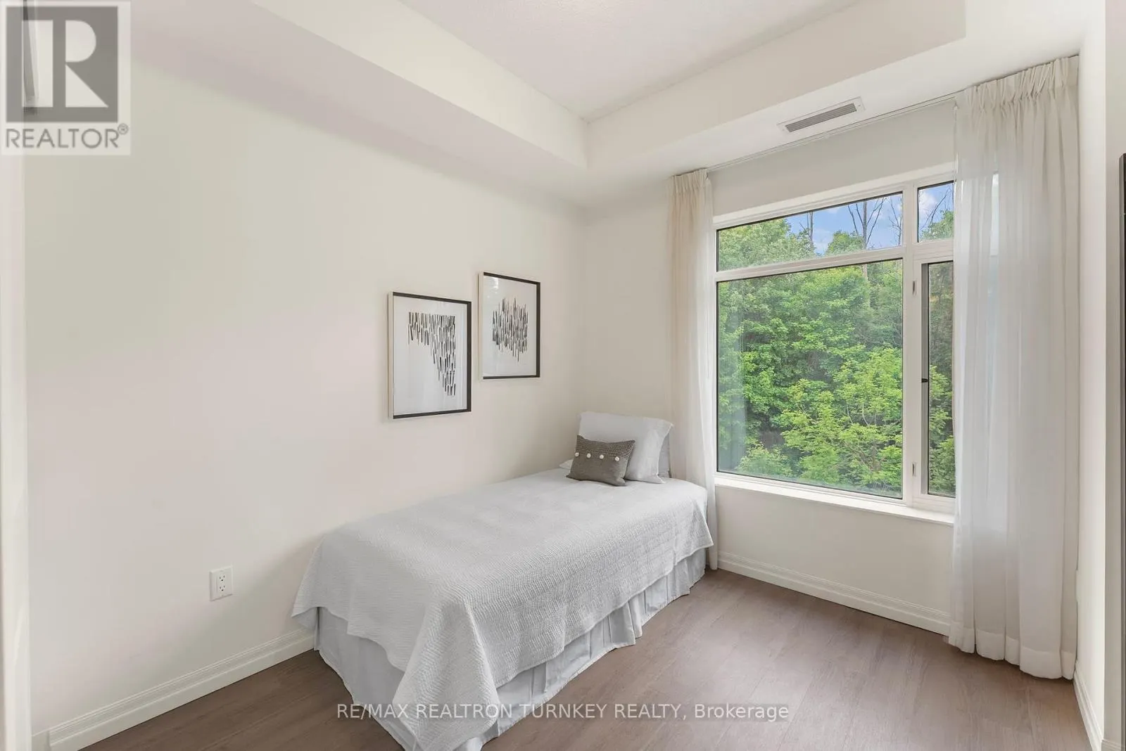 221 - 420 WILLIAM GRAHAM DRIVE