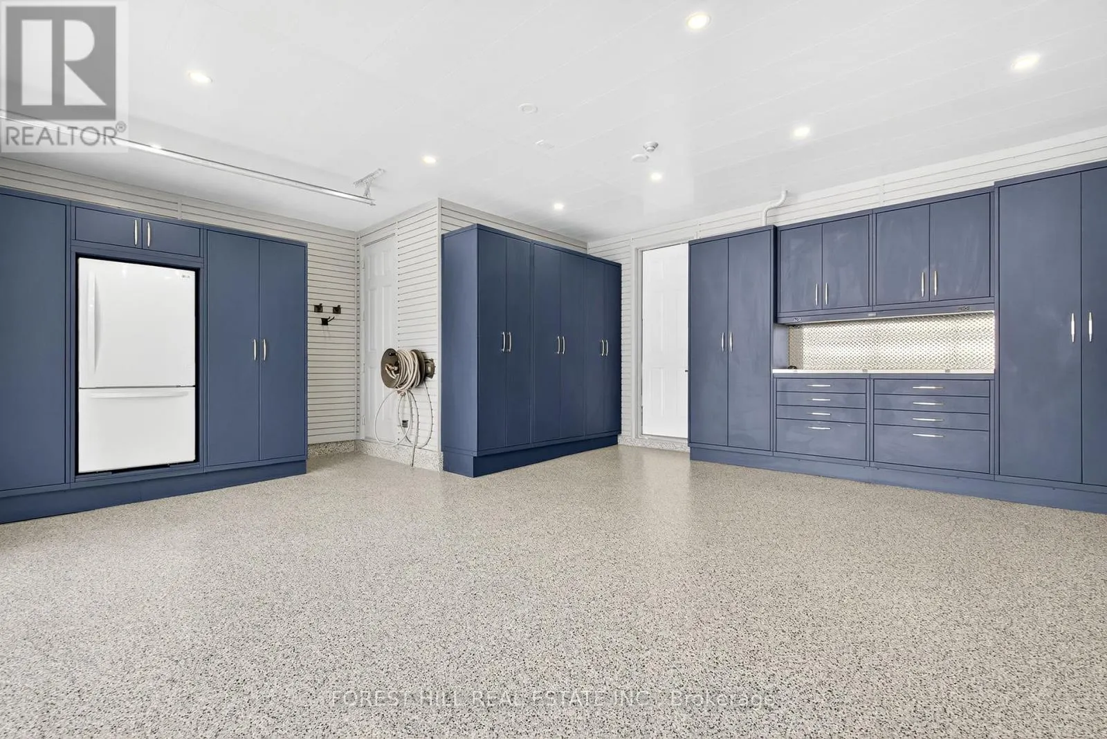 3756 FERRETTI COURT