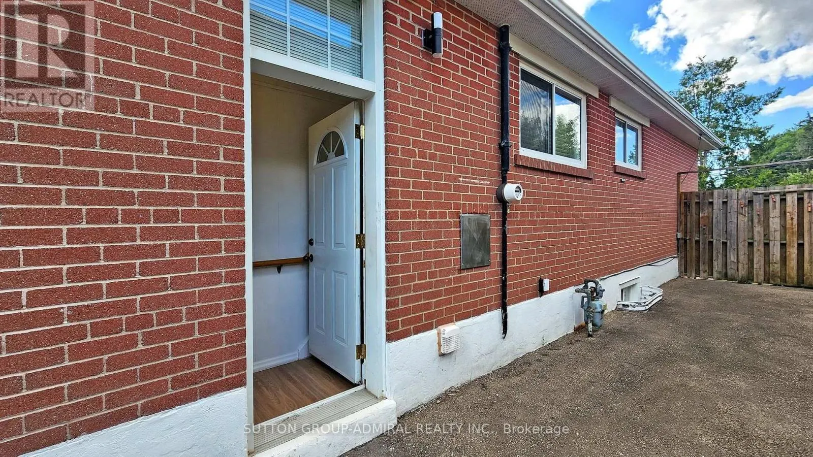 26 DAVIS ROAD
