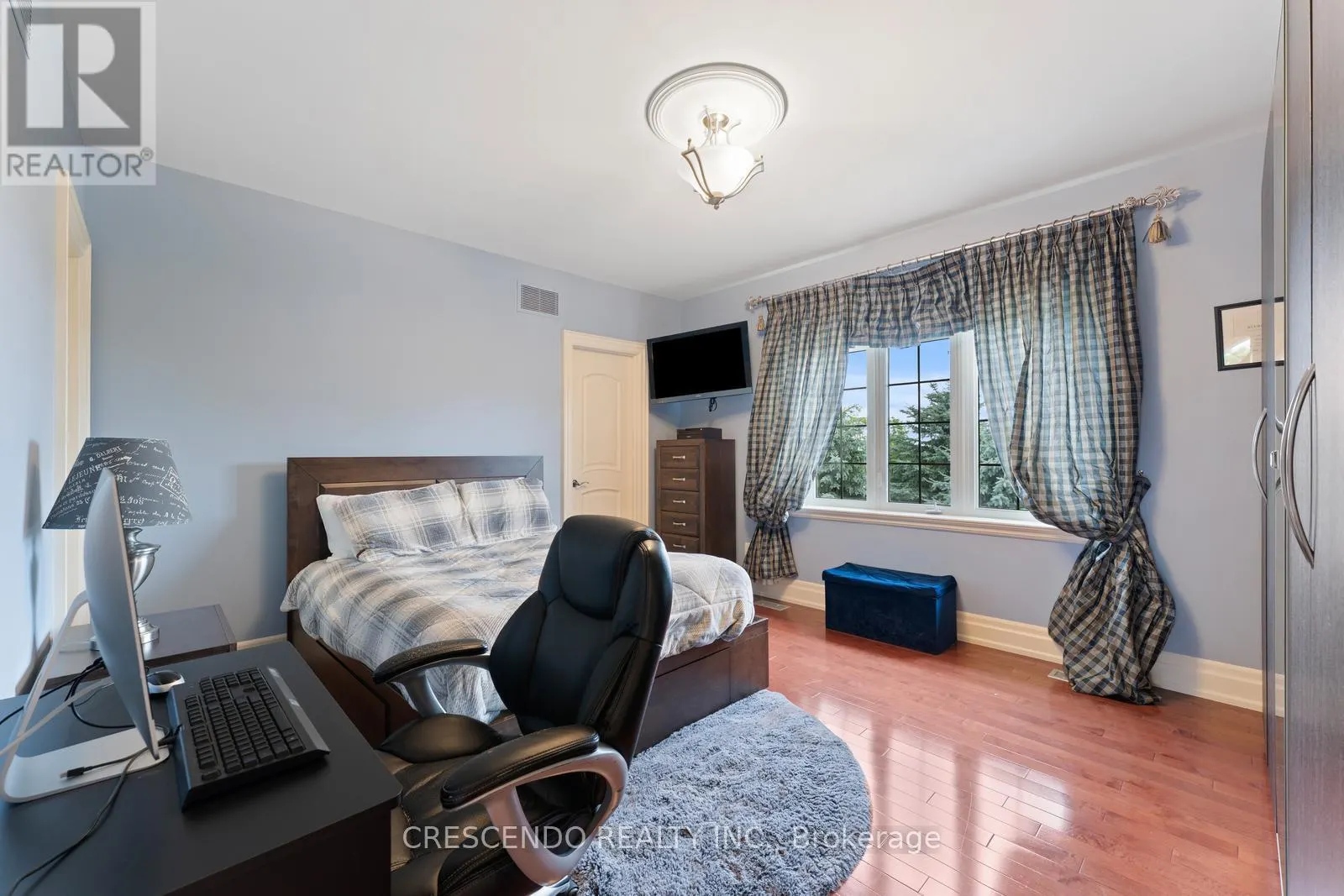 2 PRINCE ADAM COURT