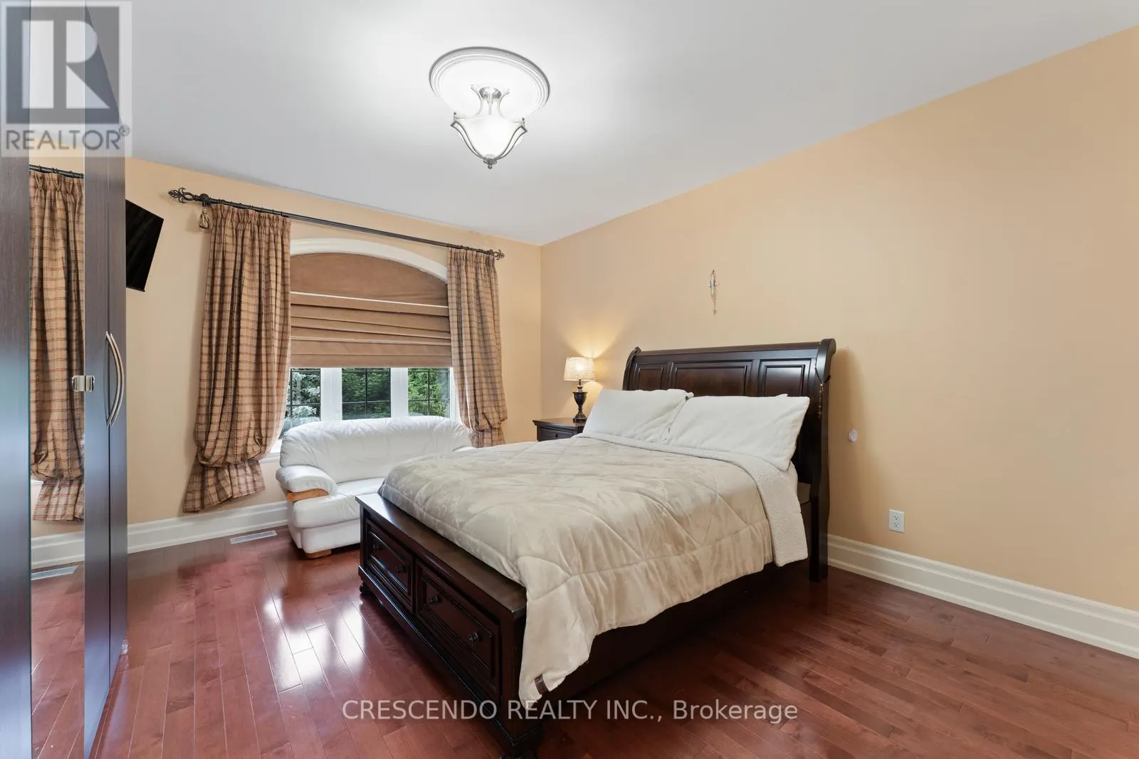 2 PRINCE ADAM COURT