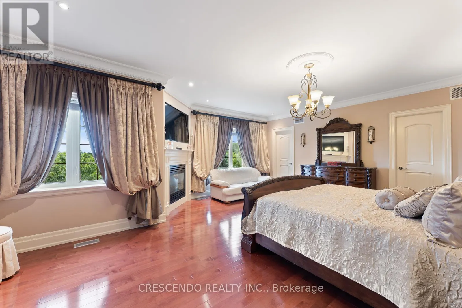 2 PRINCE ADAM COURT