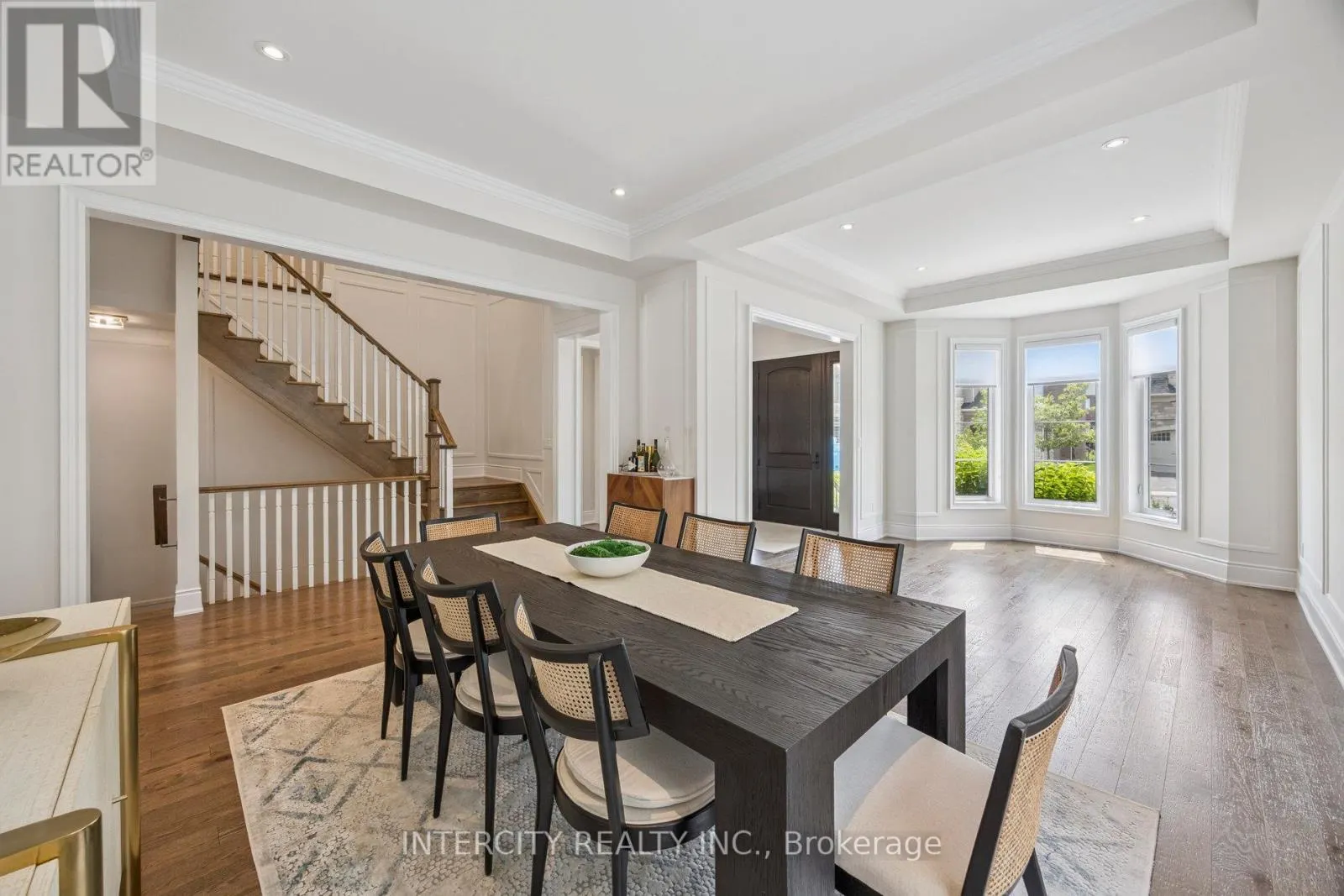 8 LARKIN AVENUE