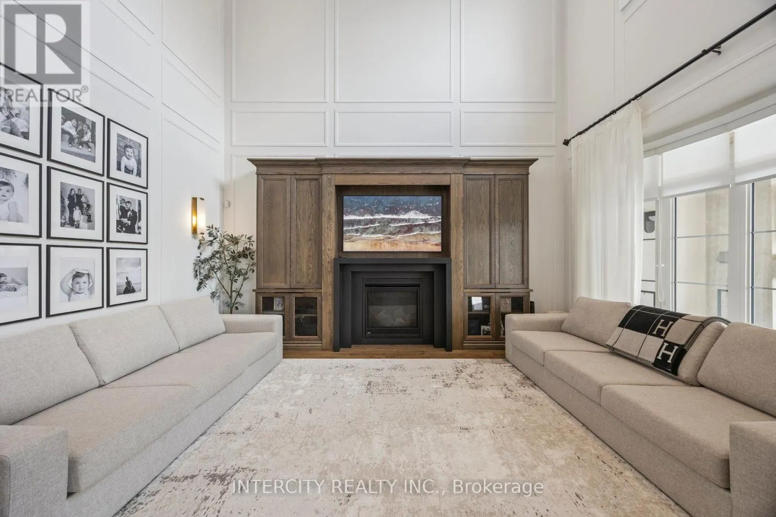 8 LARKIN AVENUE