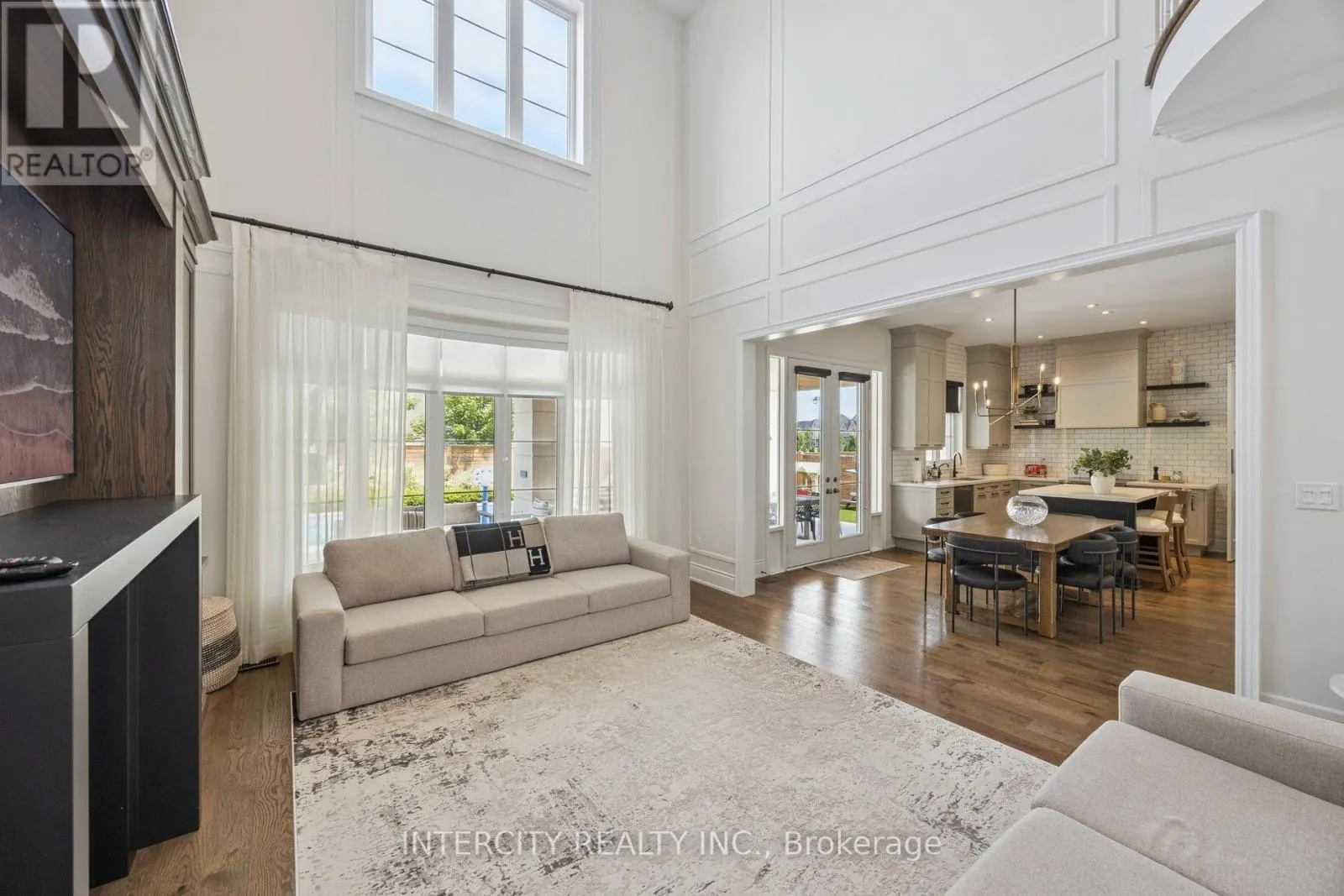 8 LARKIN AVENUE