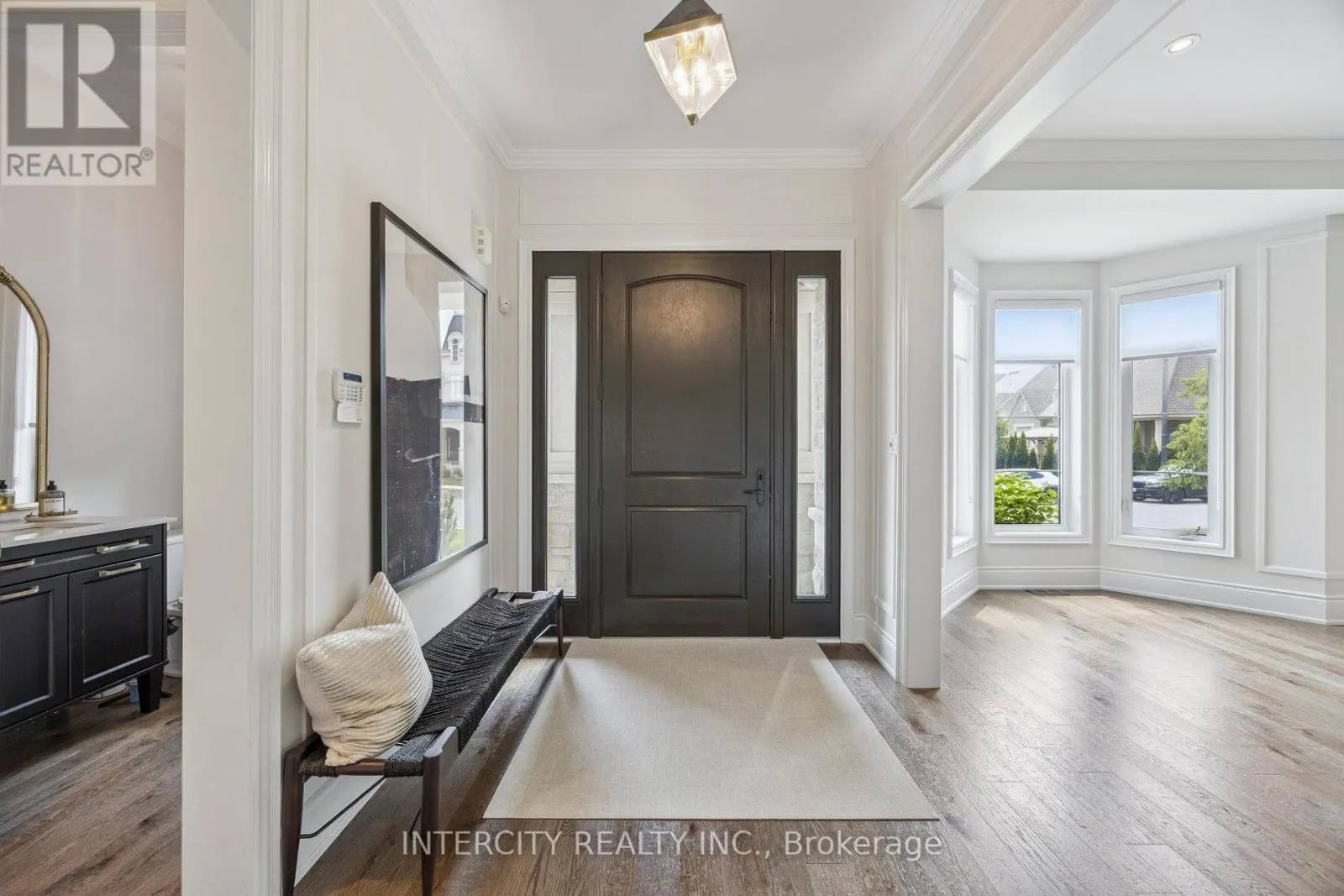 8 LARKIN AVENUE