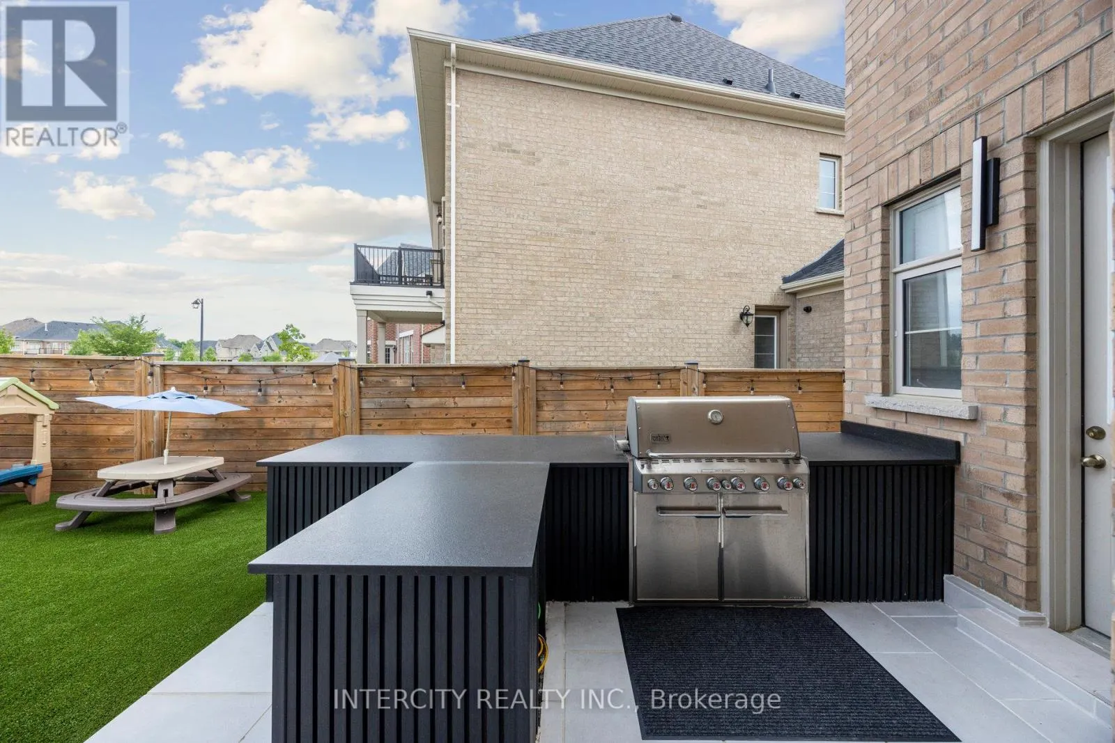 8 LARKIN AVENUE