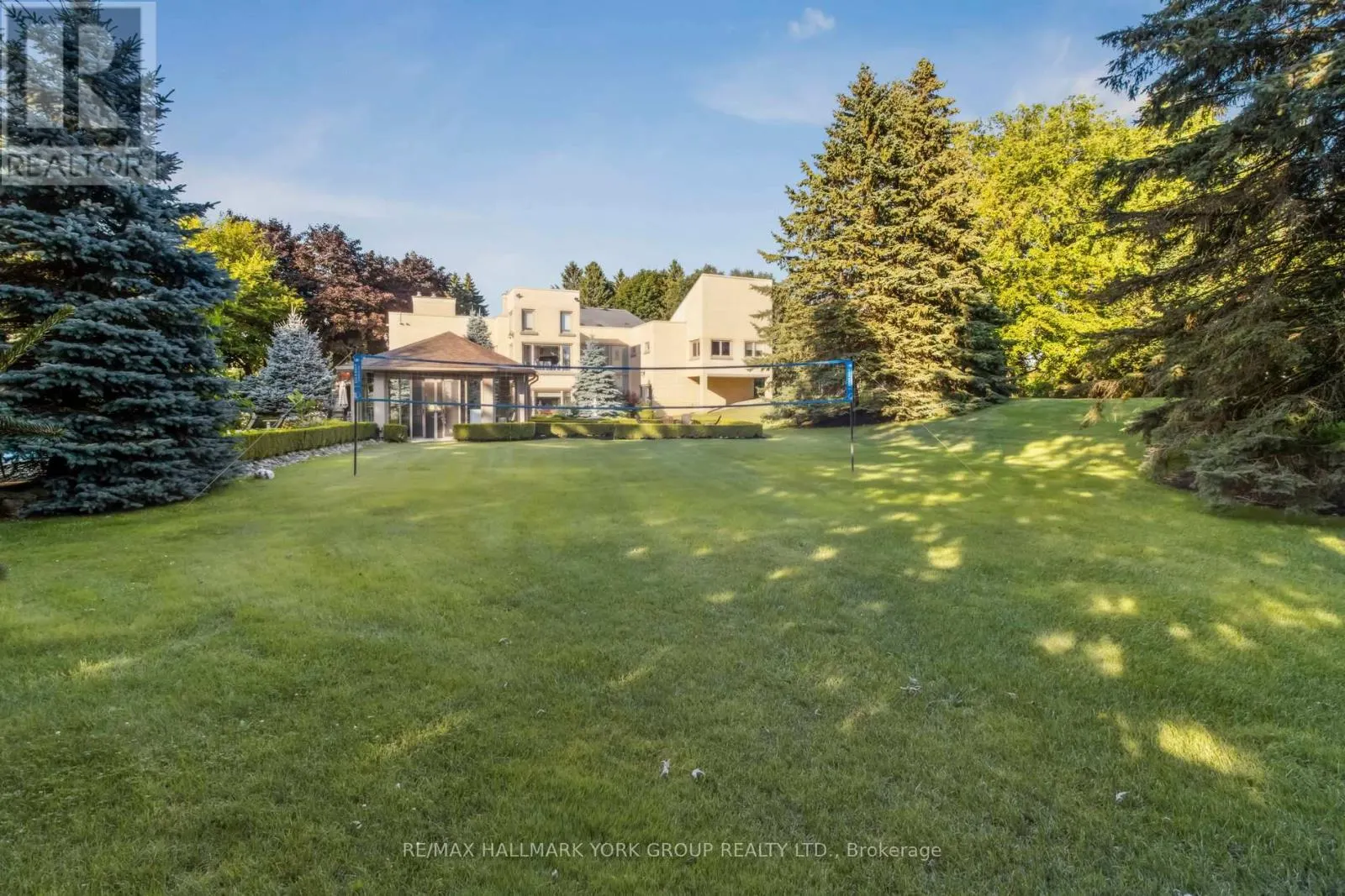 27 SCOTT CRESCENT