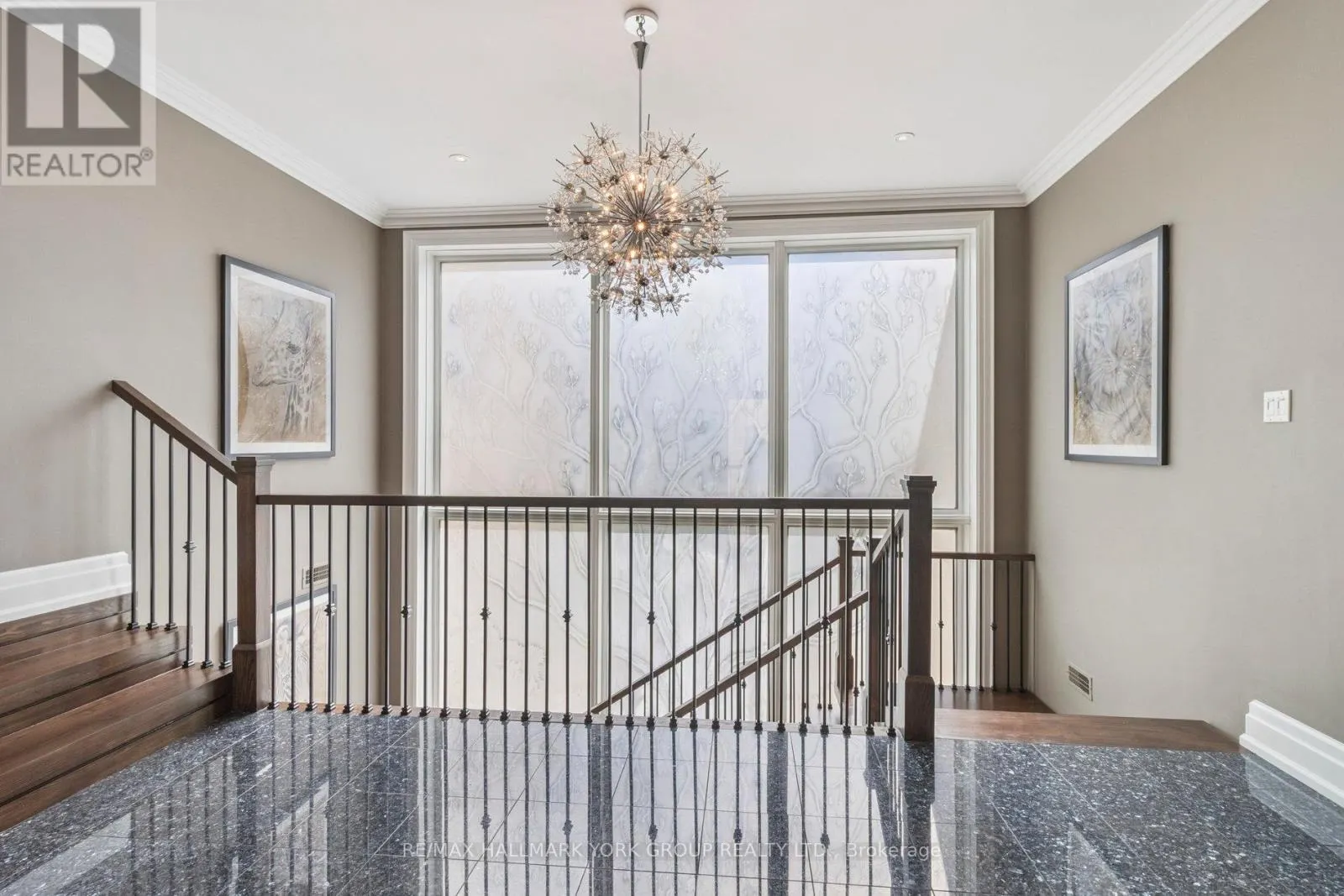 27 SCOTT CRESCENT