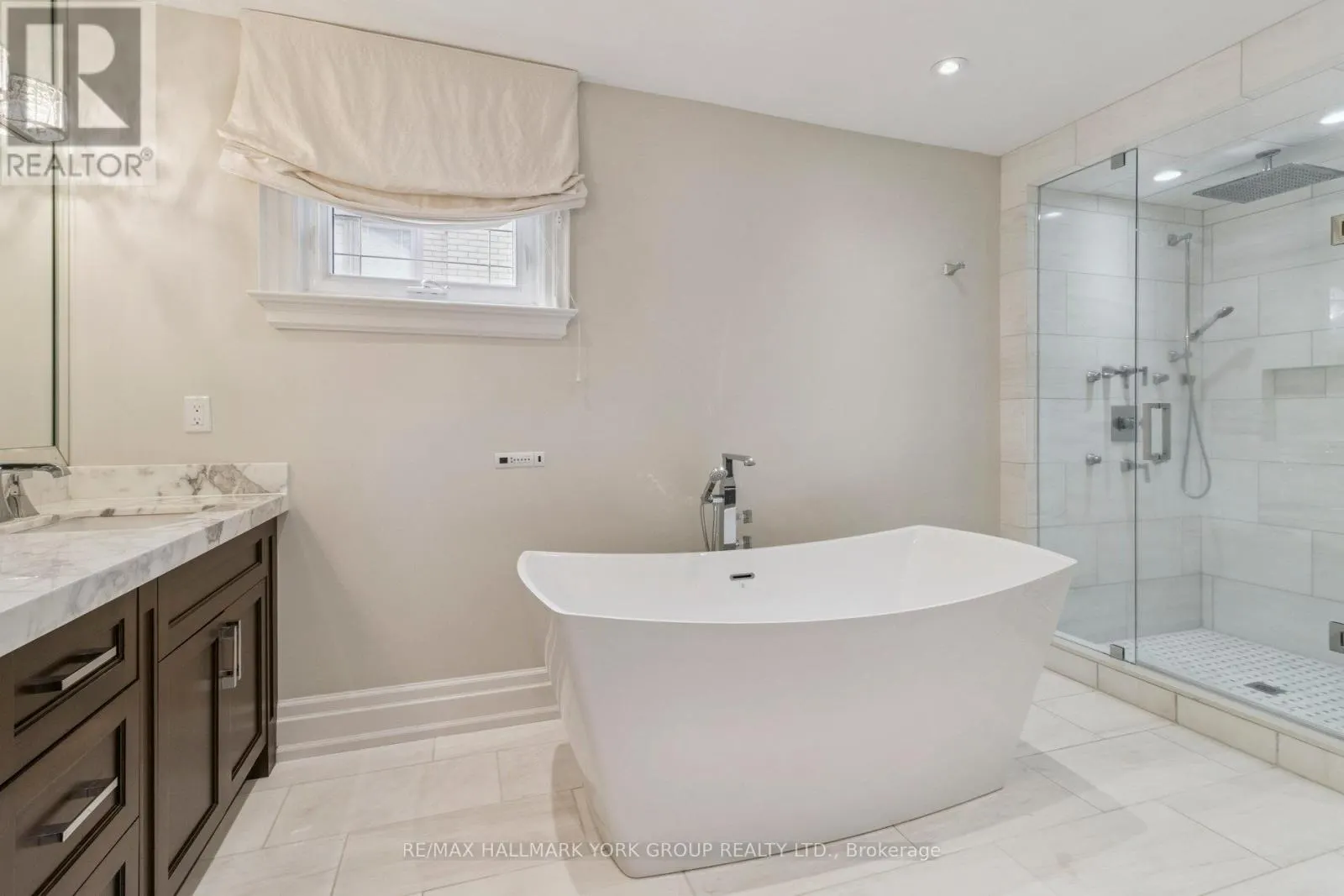 27 SCOTT CRESCENT