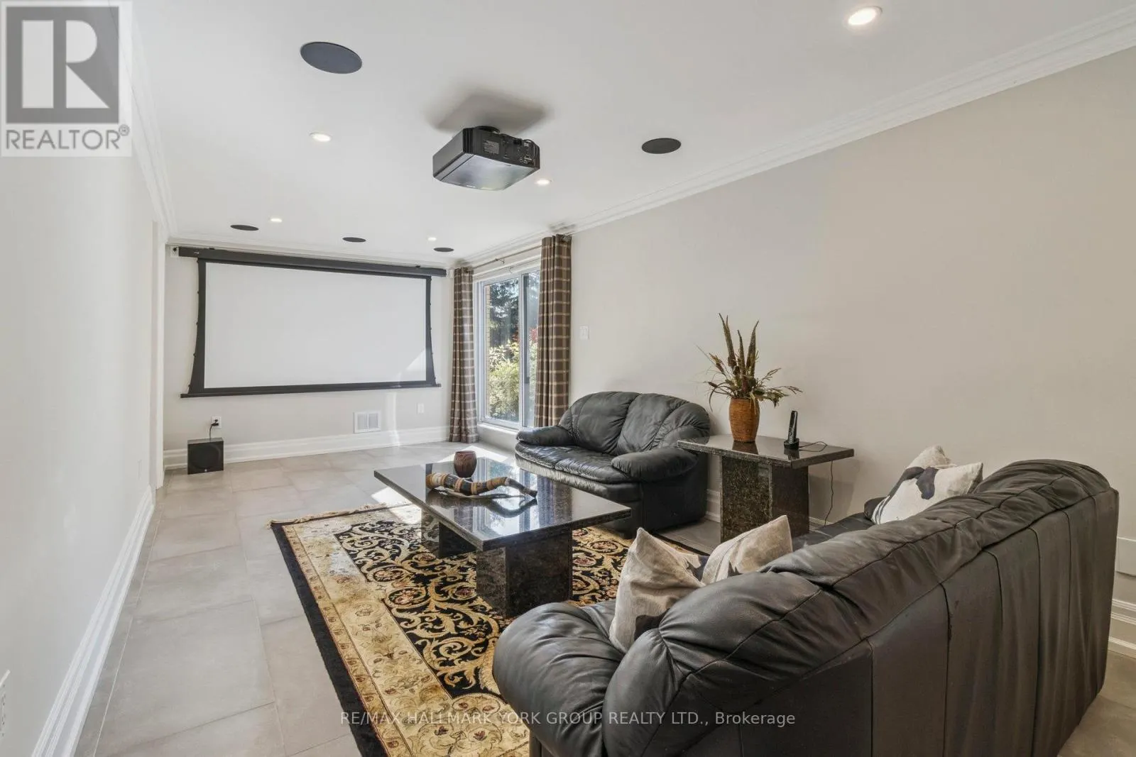 27 SCOTT CRESCENT