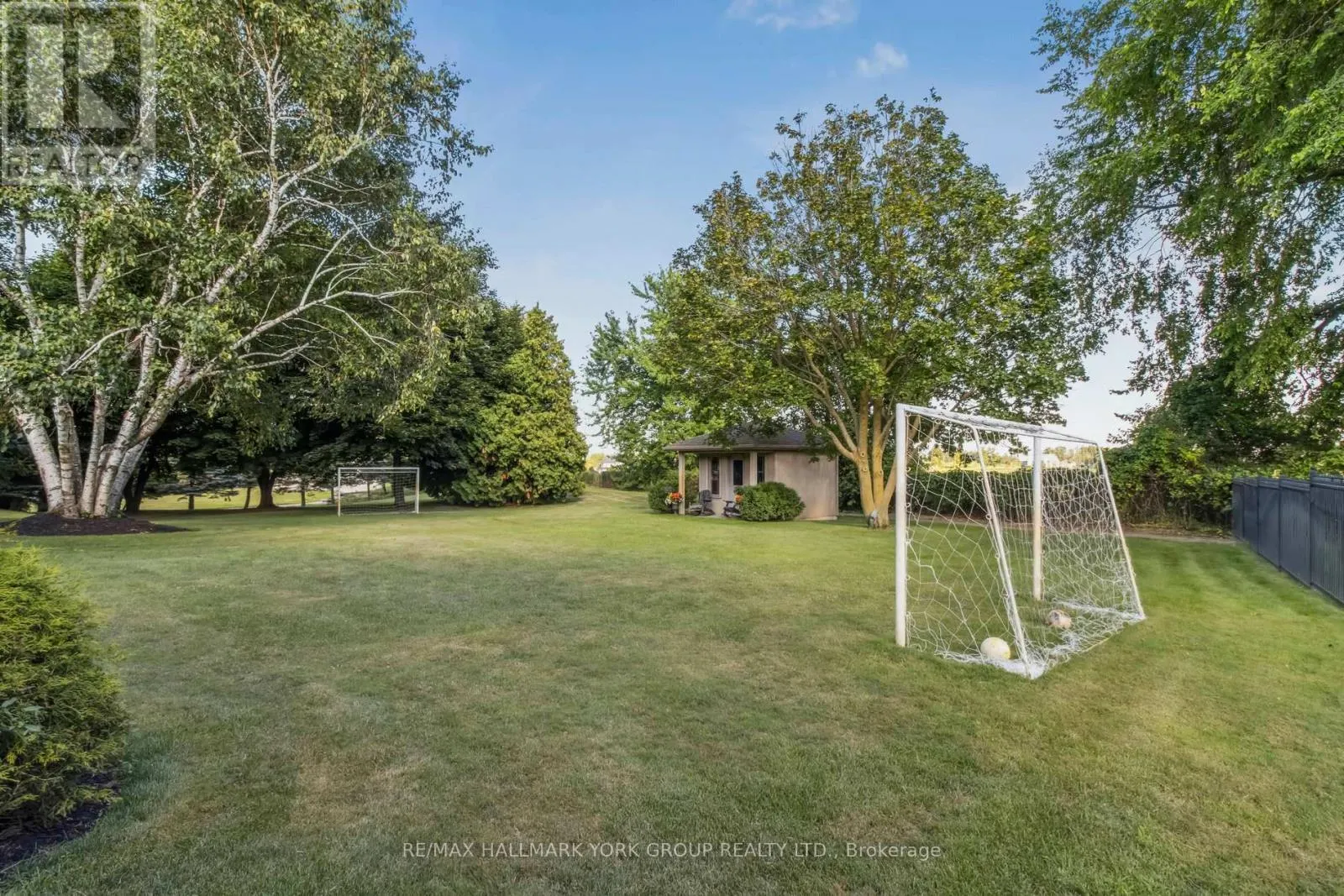 27 SCOTT CRESCENT