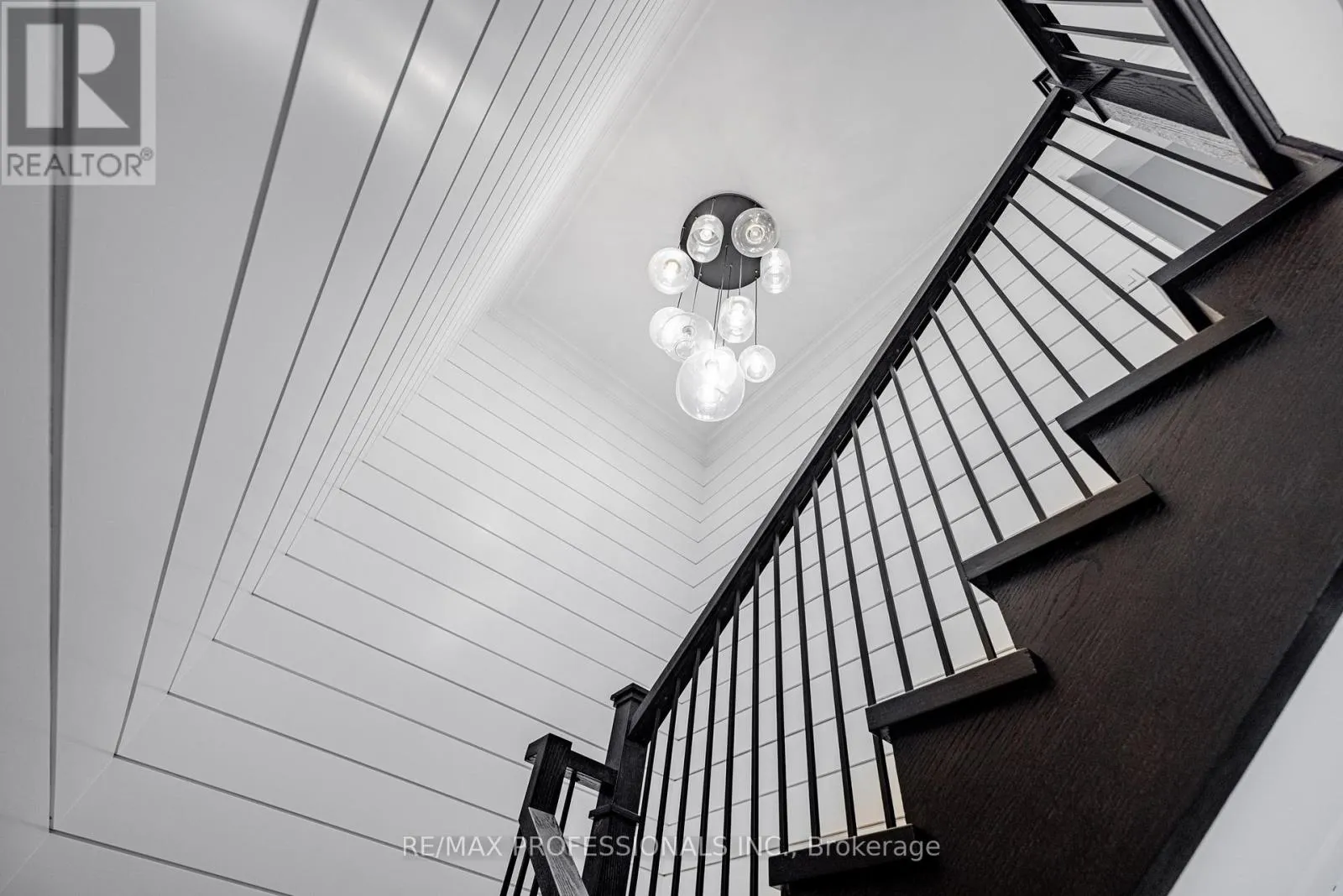 152 WELLS STREET