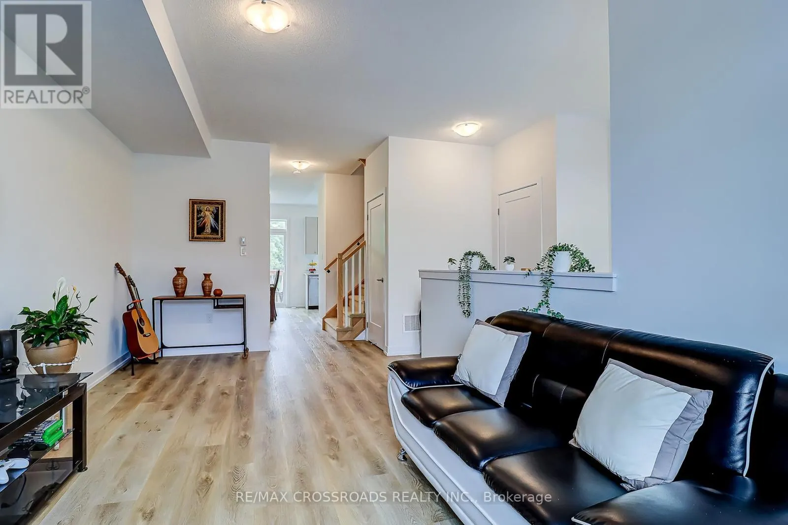 64 LYALL STOKES CIRCLE