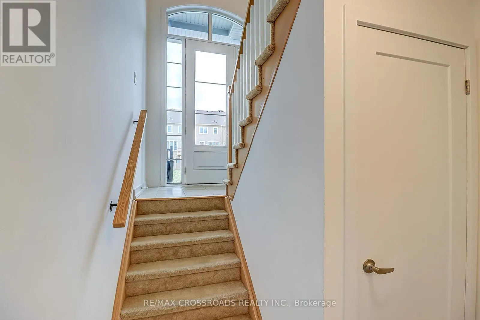 64 LYALL STOKES CIRCLE