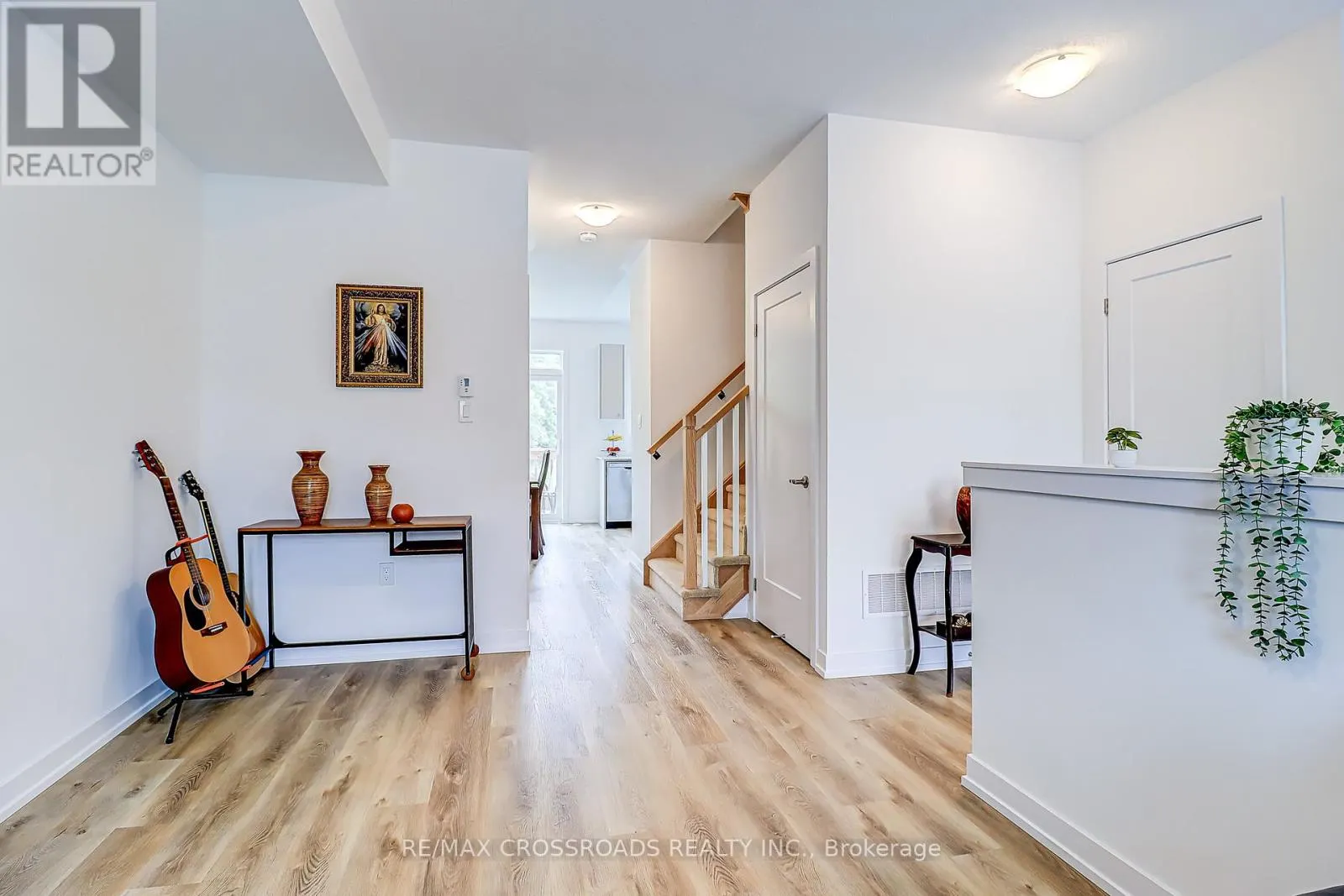 64 LYALL STOKES CIRCLE