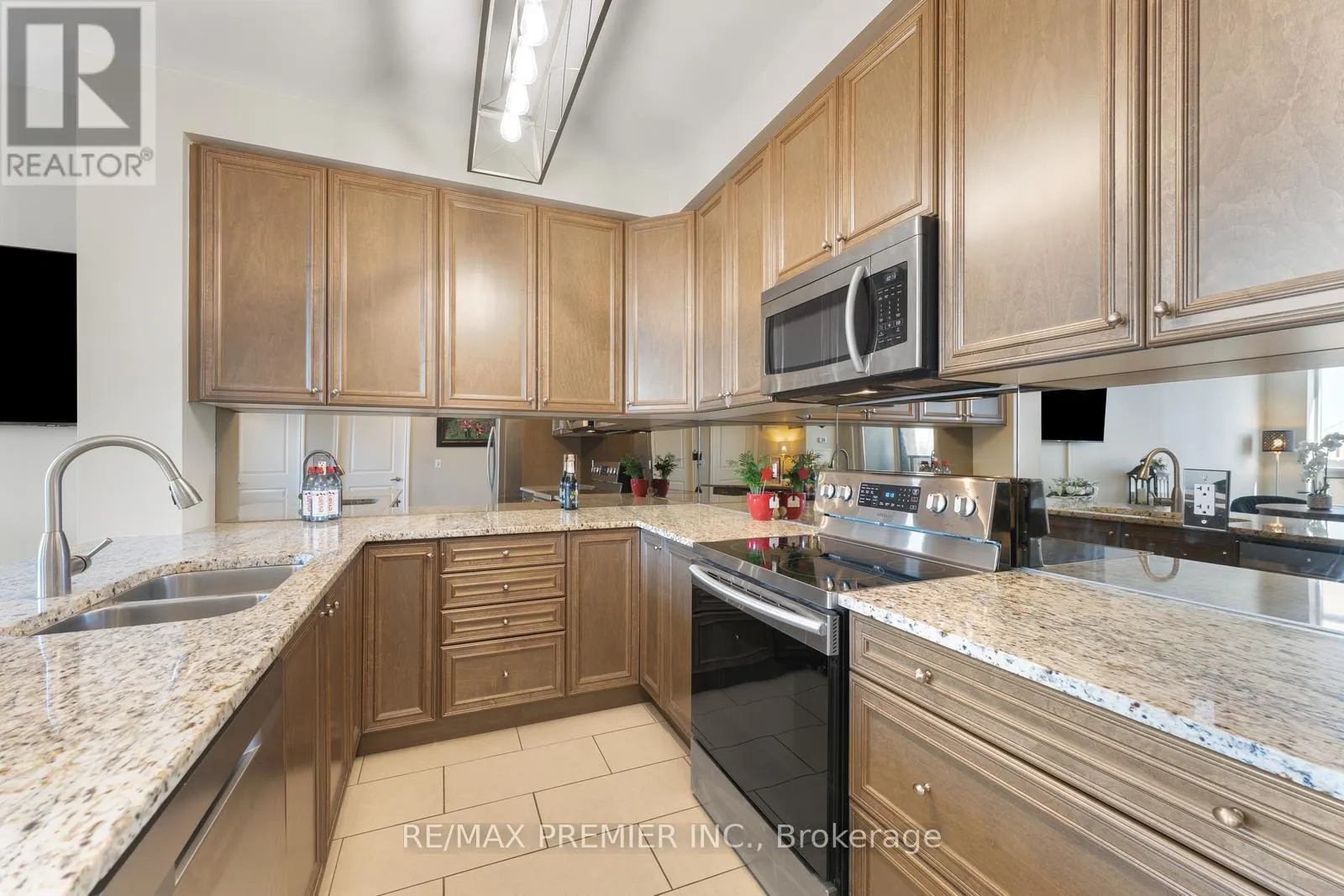 209 - 9235 JANE STREET