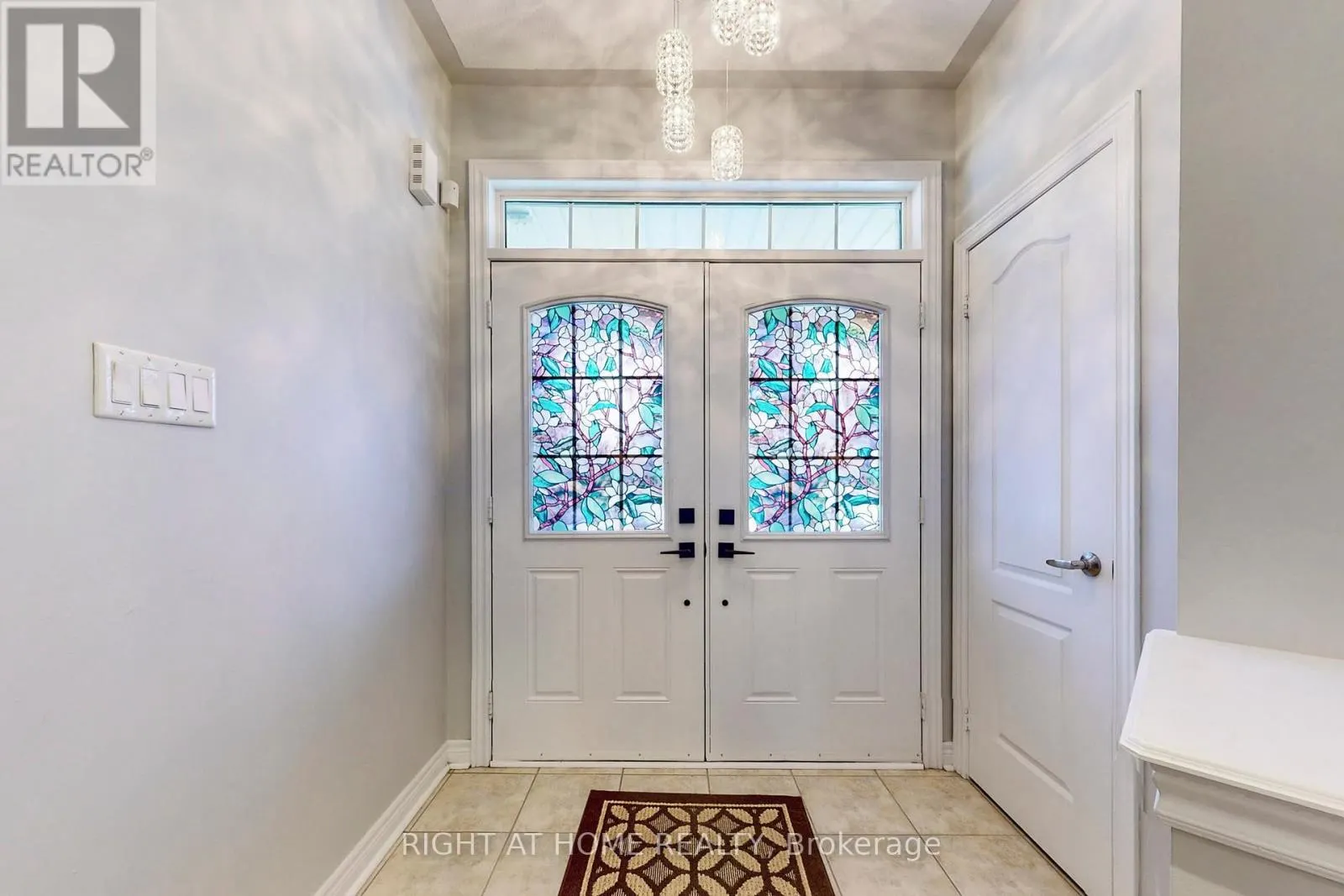 90 MAPLEBANK CRESCENT