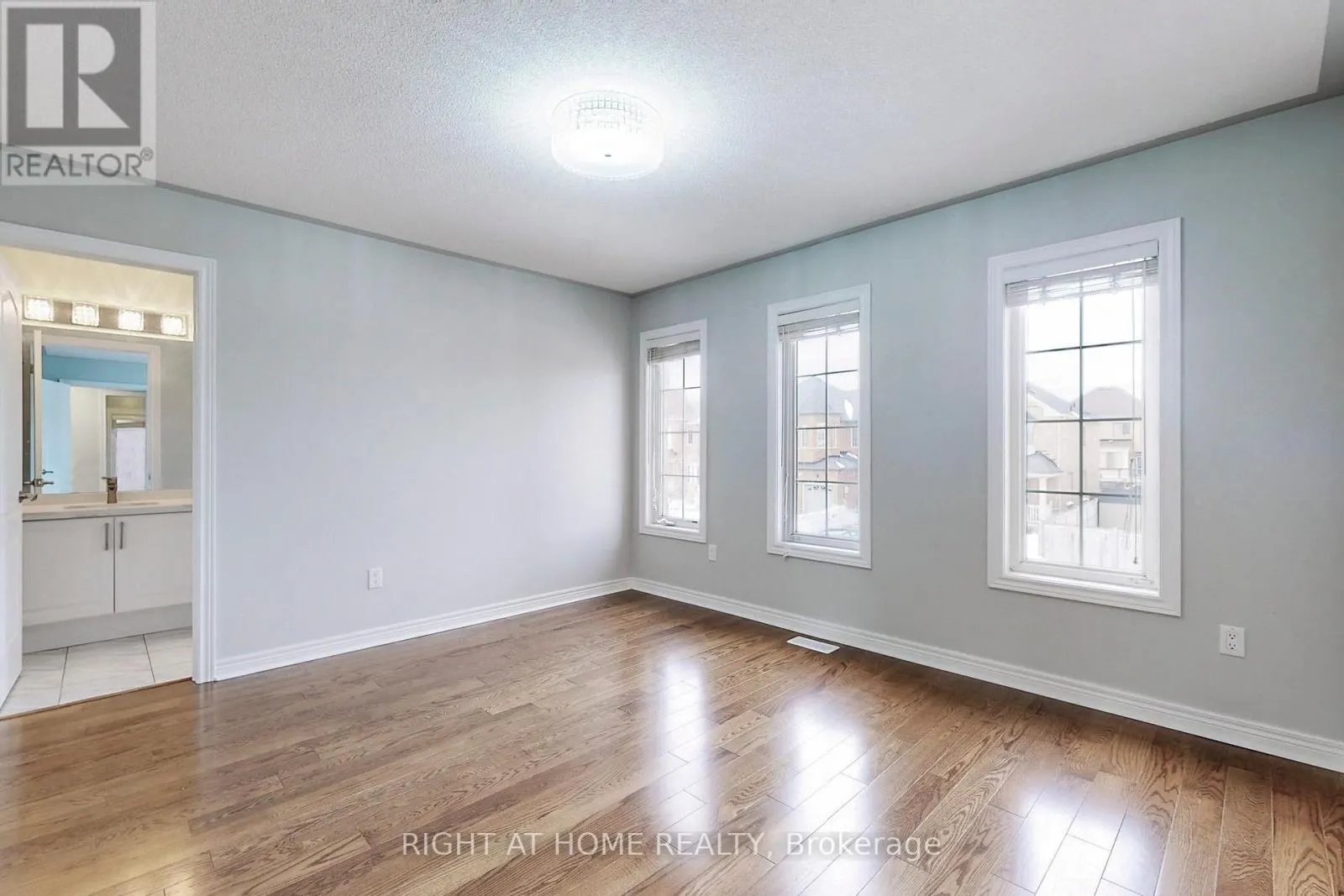 90 MAPLEBANK CRESCENT