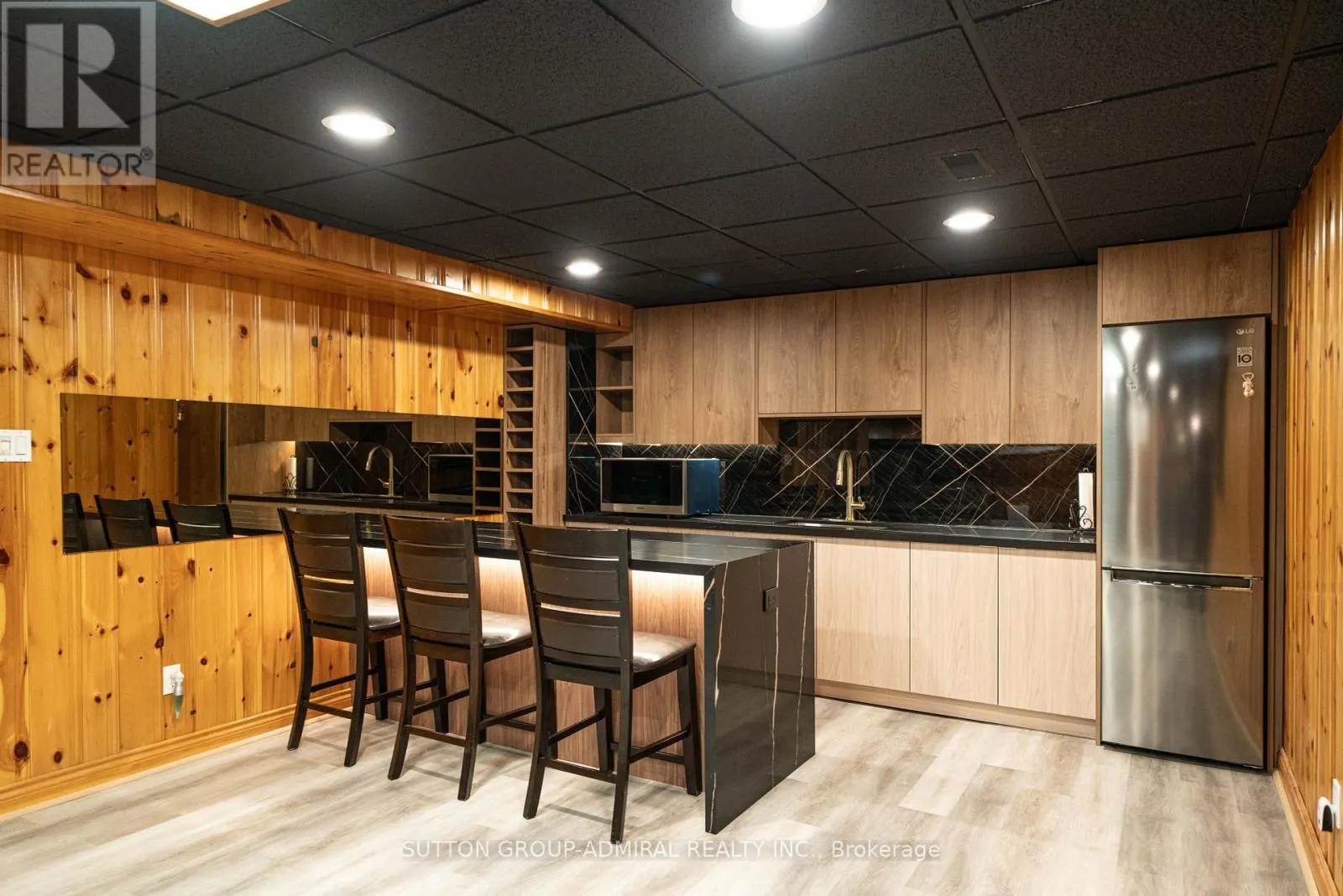 60 MAPLE WAY