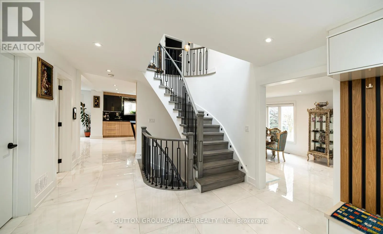 60 MAPLE WAY