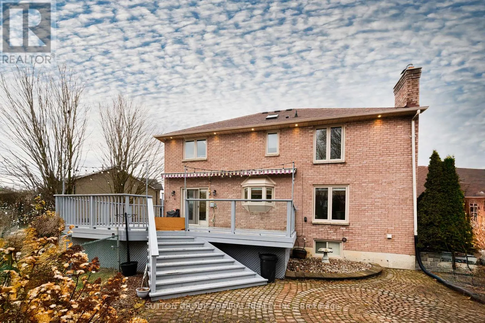 60 MAPLE WAY