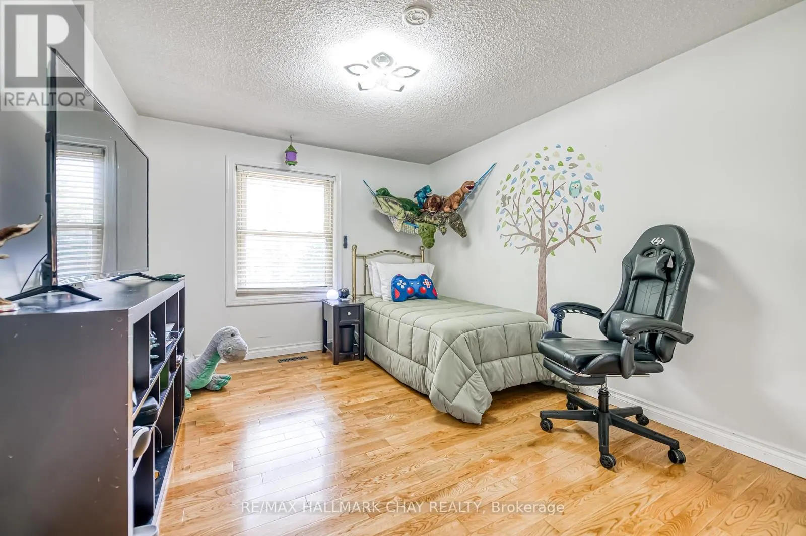 303 JOHN BOWSER CRESCENT