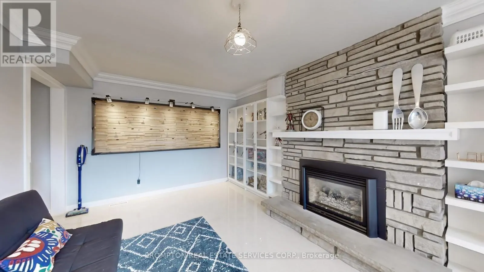 89 RIVERGLEN DRIVE