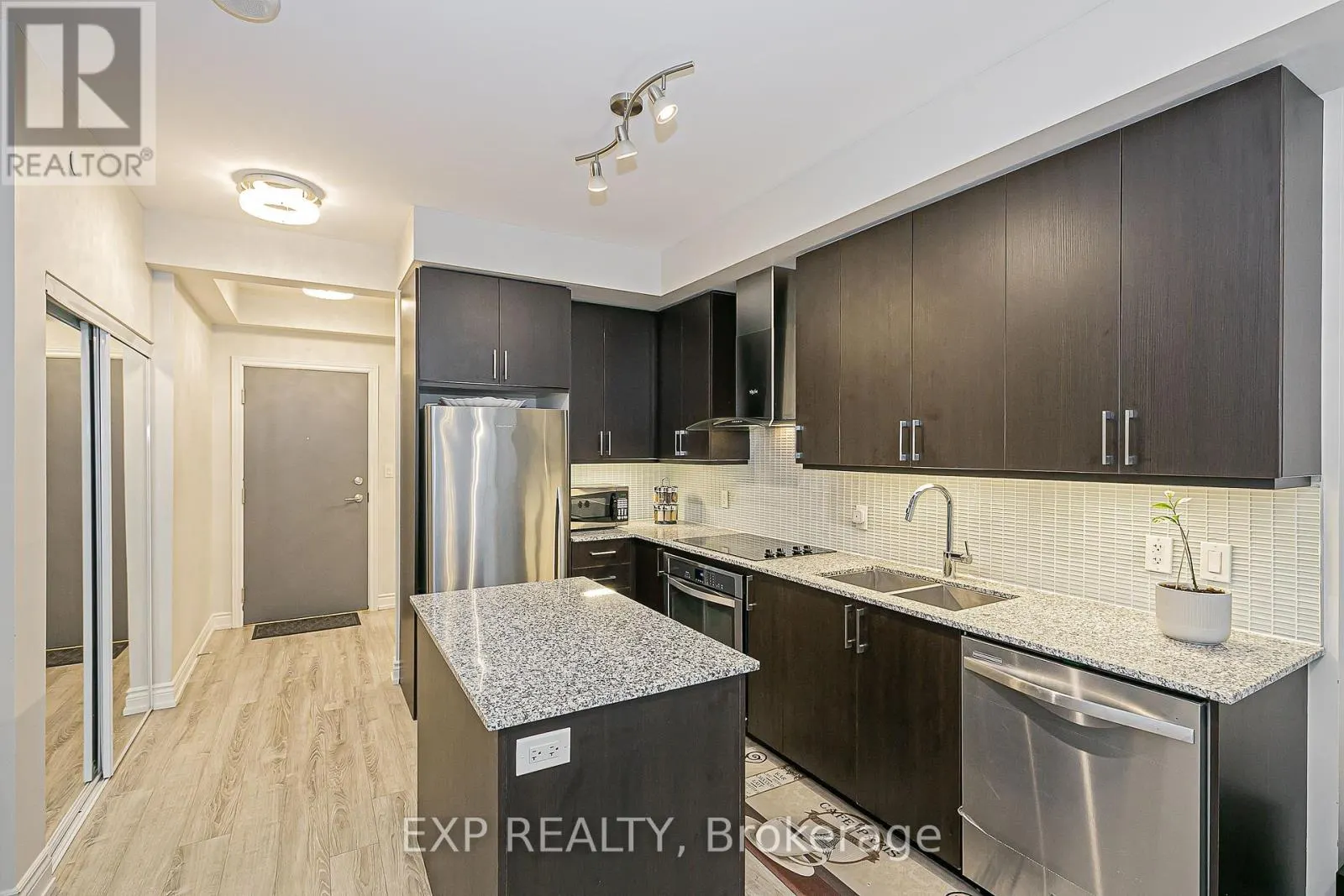 1005 - 9608 YONGE STREET