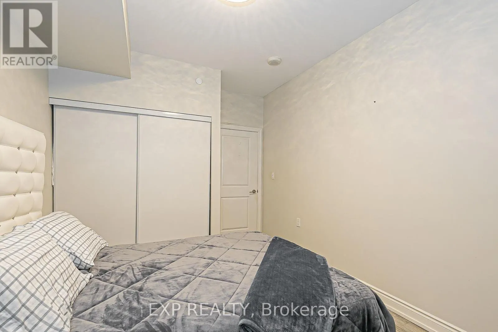 1005 - 9608 YONGE STREET