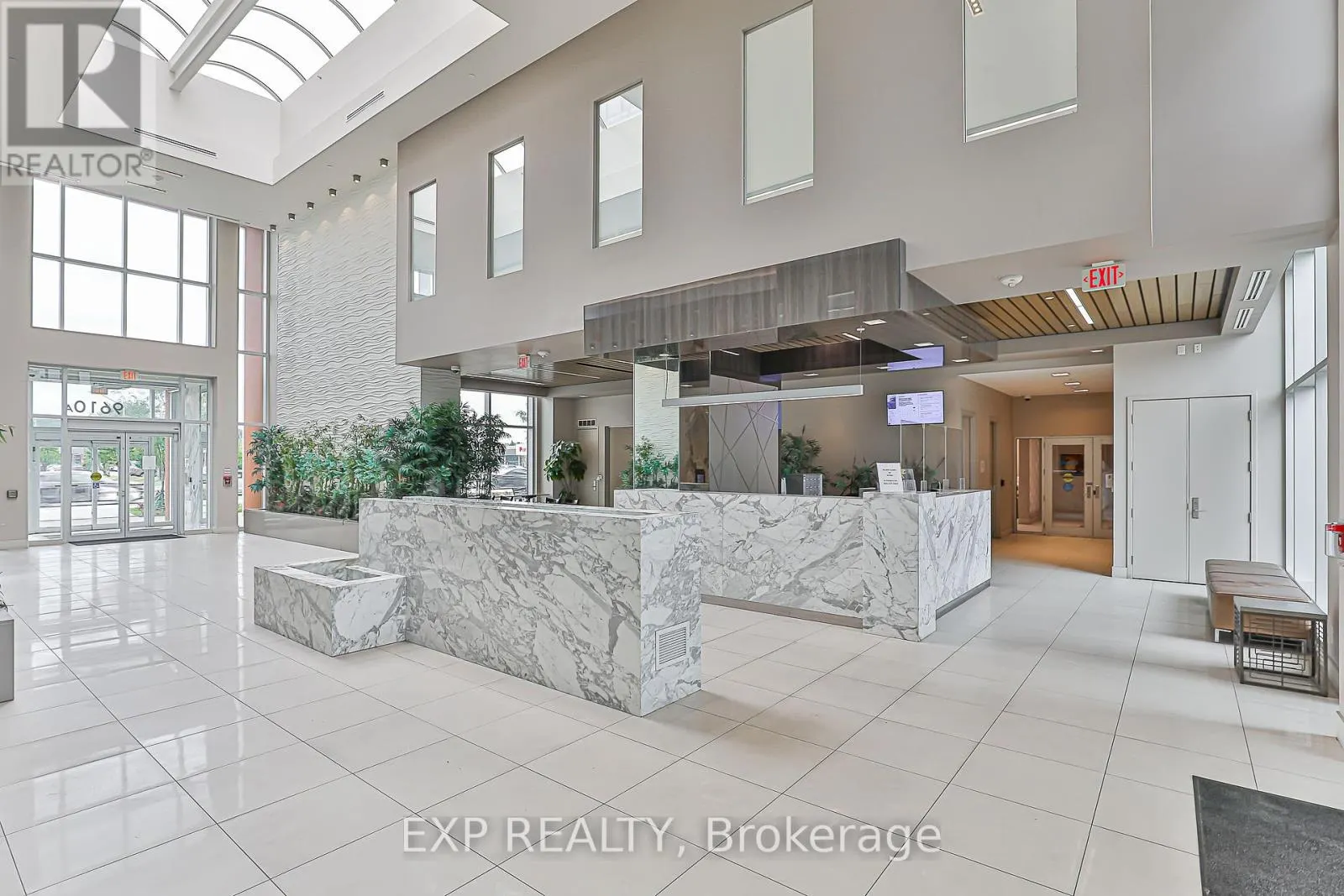 1005 - 9608 YONGE STREET