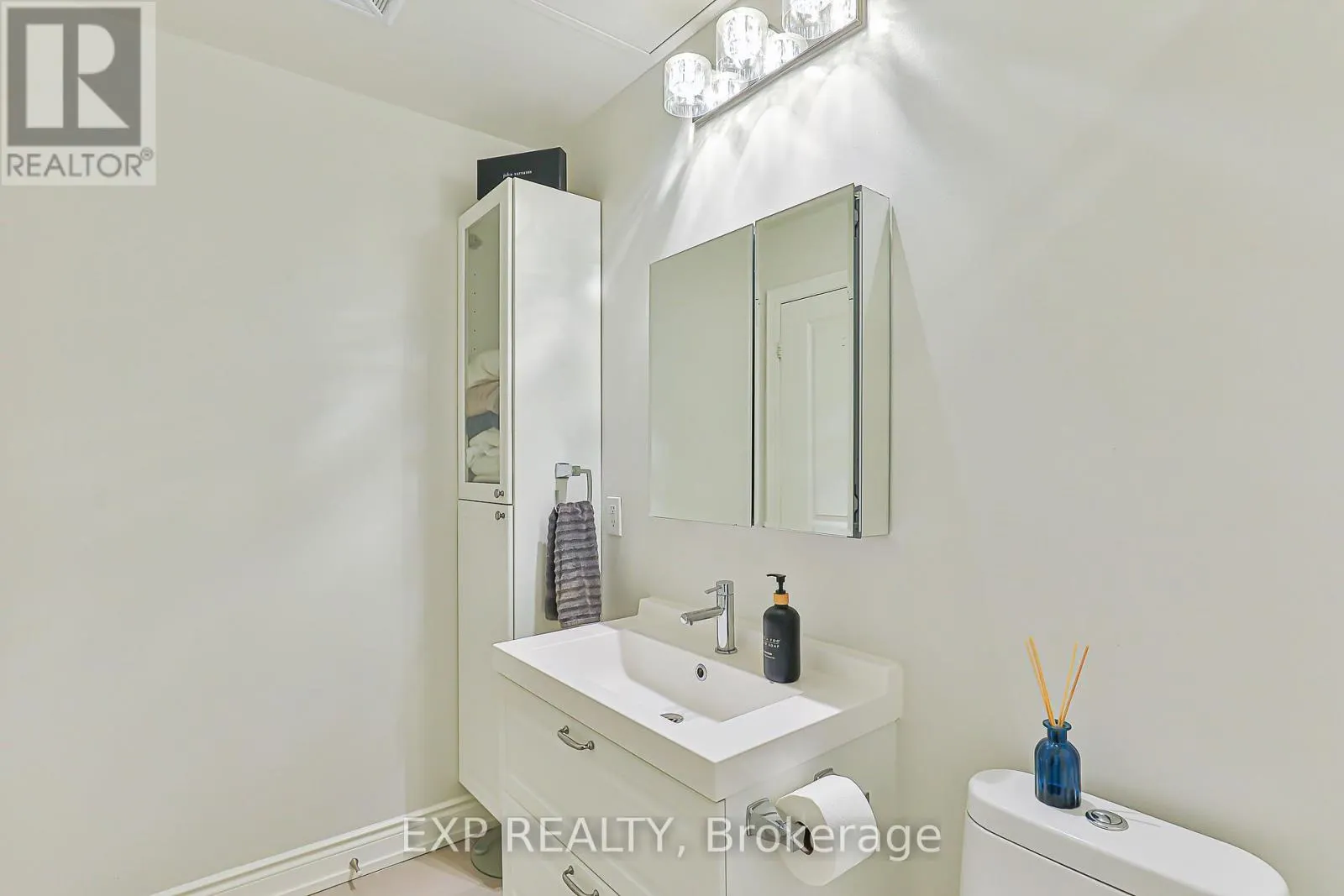 1005 - 9608 YONGE STREET