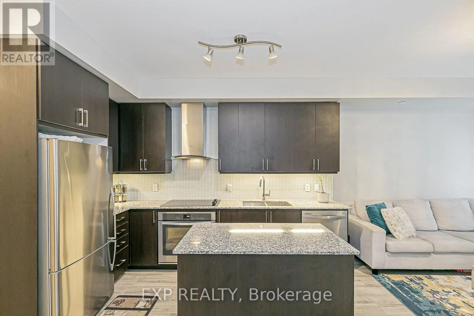 1005 - 9608 YONGE STREET