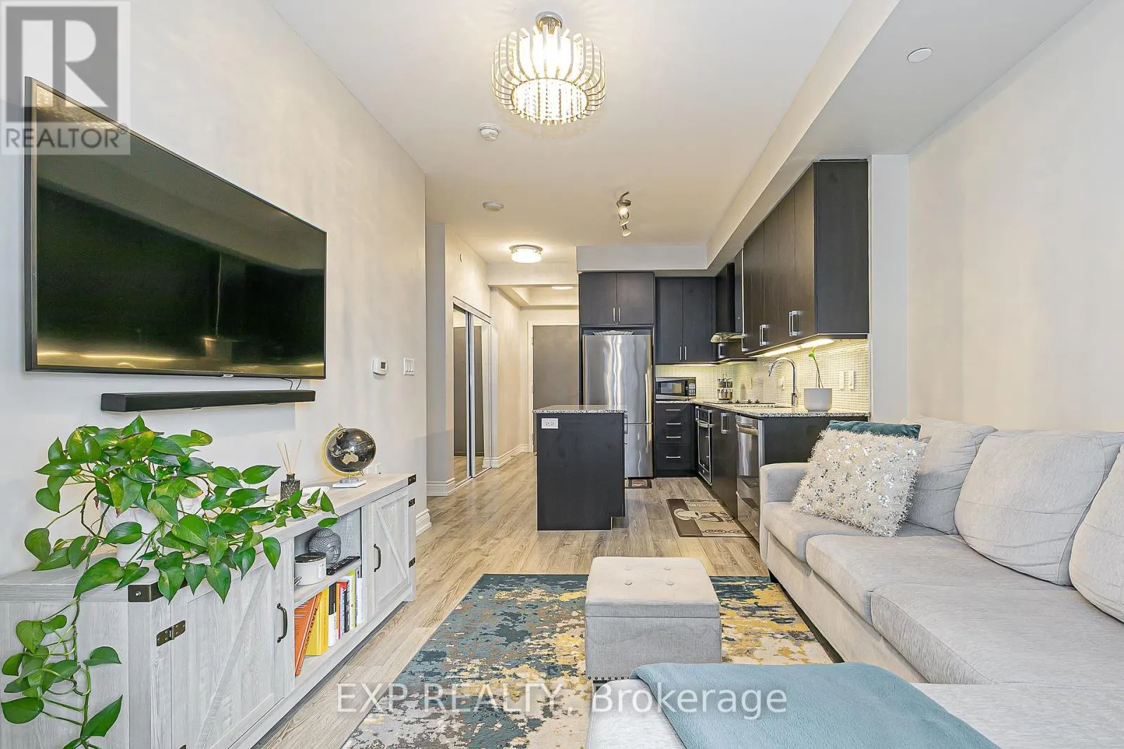 1005 - 9608 YONGE STREET